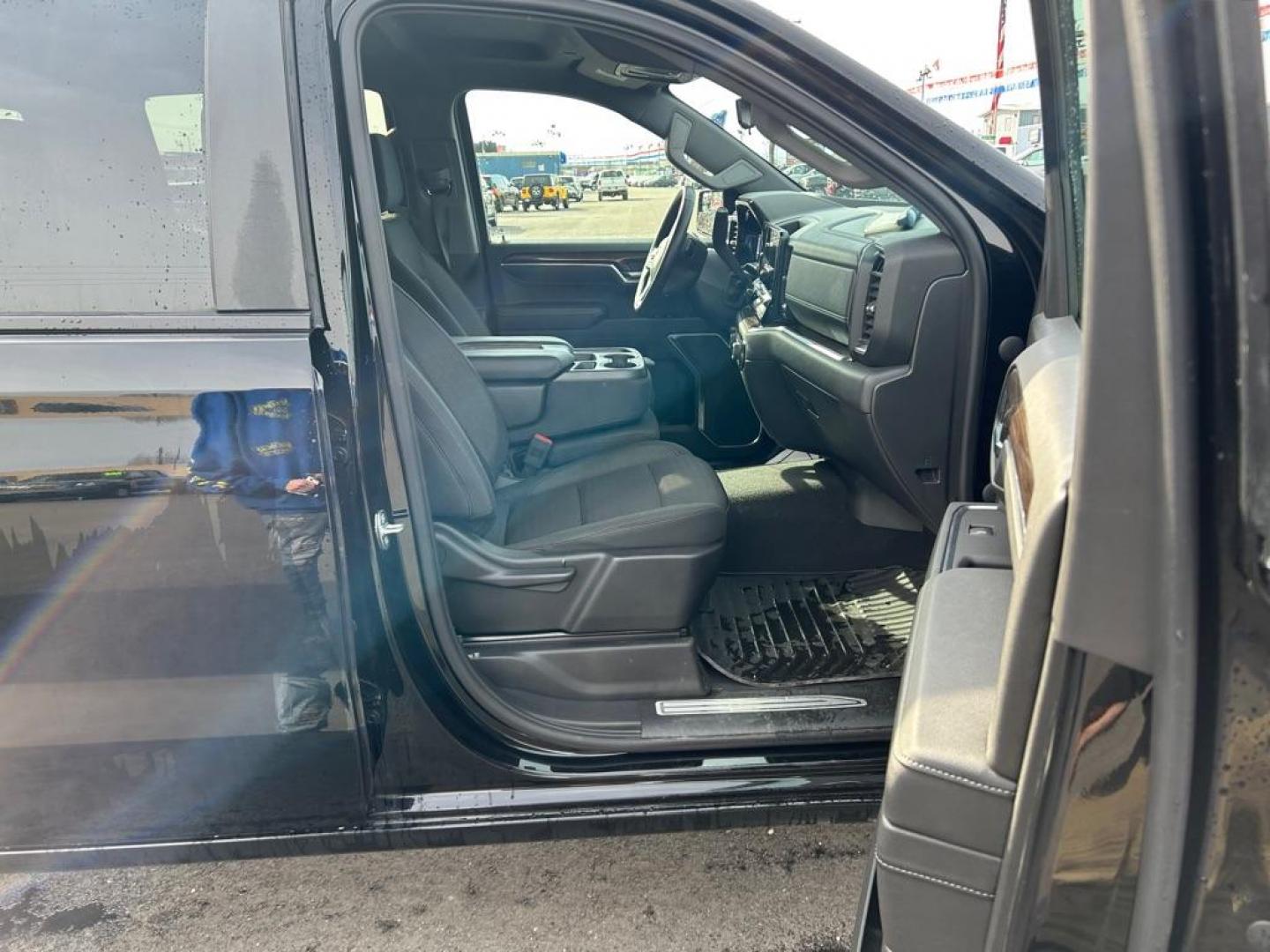 2023 BLACK CHEVROLET SILVERADO 1500 LT (3GCUDDED9PG) with an 5.3L engine, Automatic transmission, located at 2525 S. Cushman, Fairbanks, AK, 99701, (907) 452-5707, 64.824036, -147.712311 - Photo#4