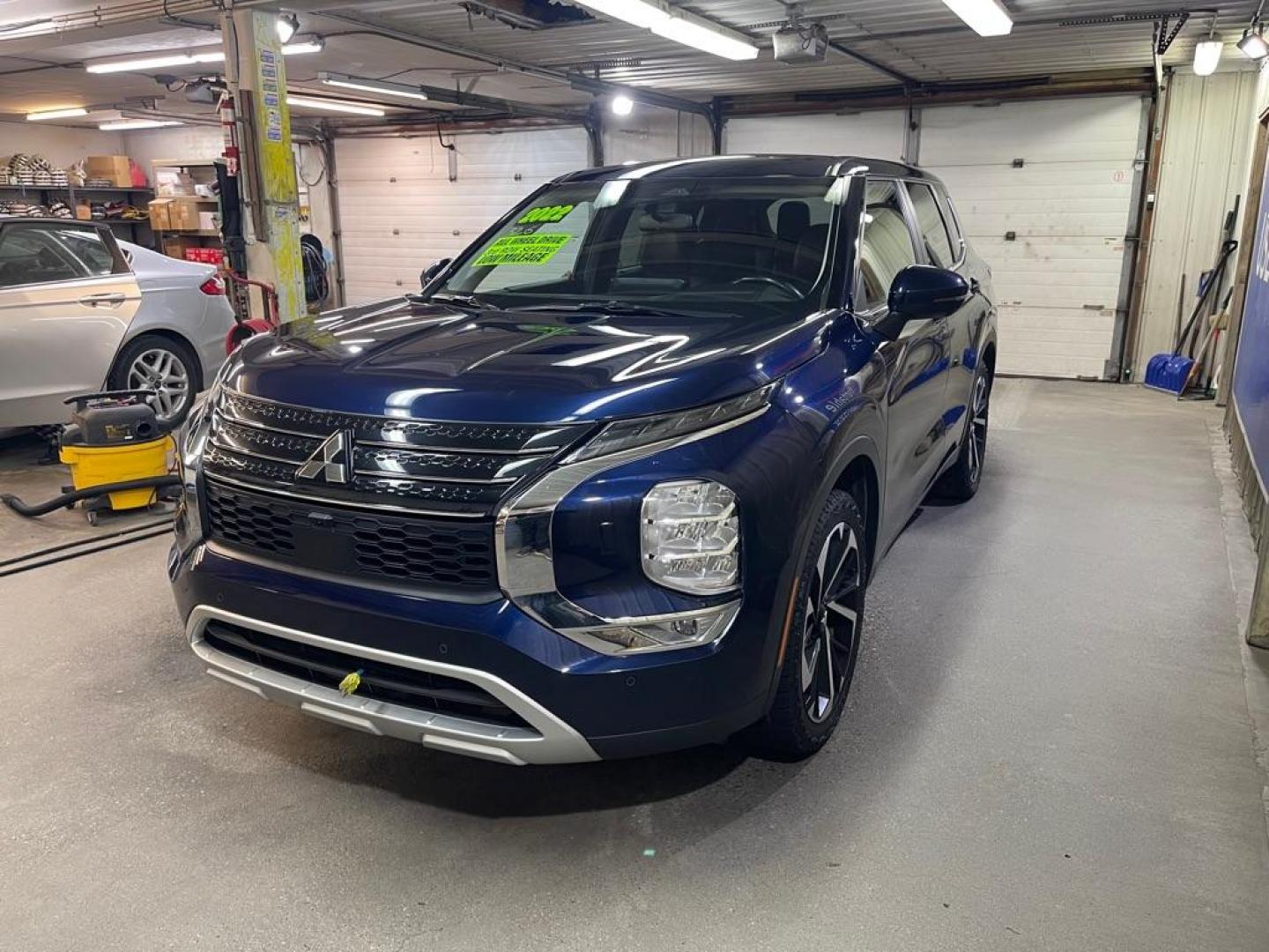 2022 BLUE MITSUBISHI OUTLANDER SE (JA4J4UA86NZ) with an 2.5L engine, Continuously Variable transmission, located at 2525 S. Cushman, Fairbanks, AK, 99701, (907) 452-5707, 64.824036, -147.712311 - Photo#1