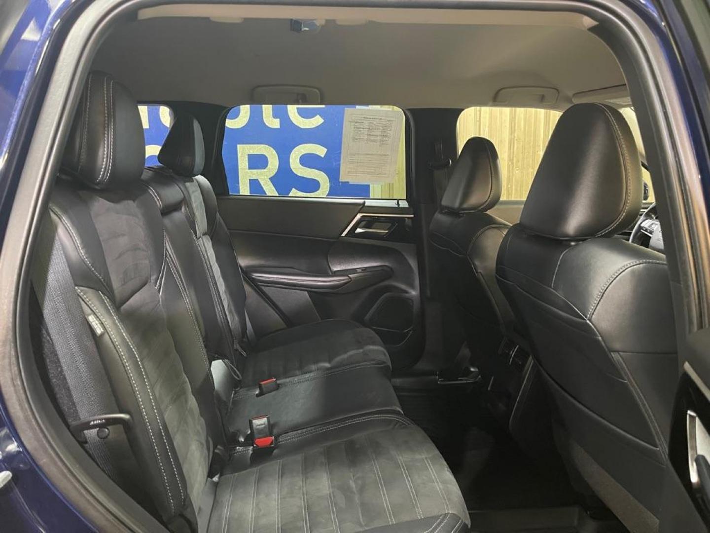 2022 BLUE MITSUBISHI OUTLANDER SE (JA4J4UA86NZ) with an 2.5L engine, Continuously Variable transmission, located at 2525 S. Cushman, Fairbanks, AK, 99701, (907) 452-5707, 64.824036, -147.712311 - Photo#4