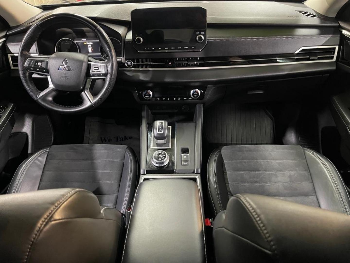 2022 BLUE MITSUBISHI OUTLANDER SE (JA4J4UA86NZ) with an 2.5L engine, Continuously Variable transmission, located at 2525 S. Cushman, Fairbanks, AK, 99701, (907) 452-5707, 64.824036, -147.712311 - Photo#5