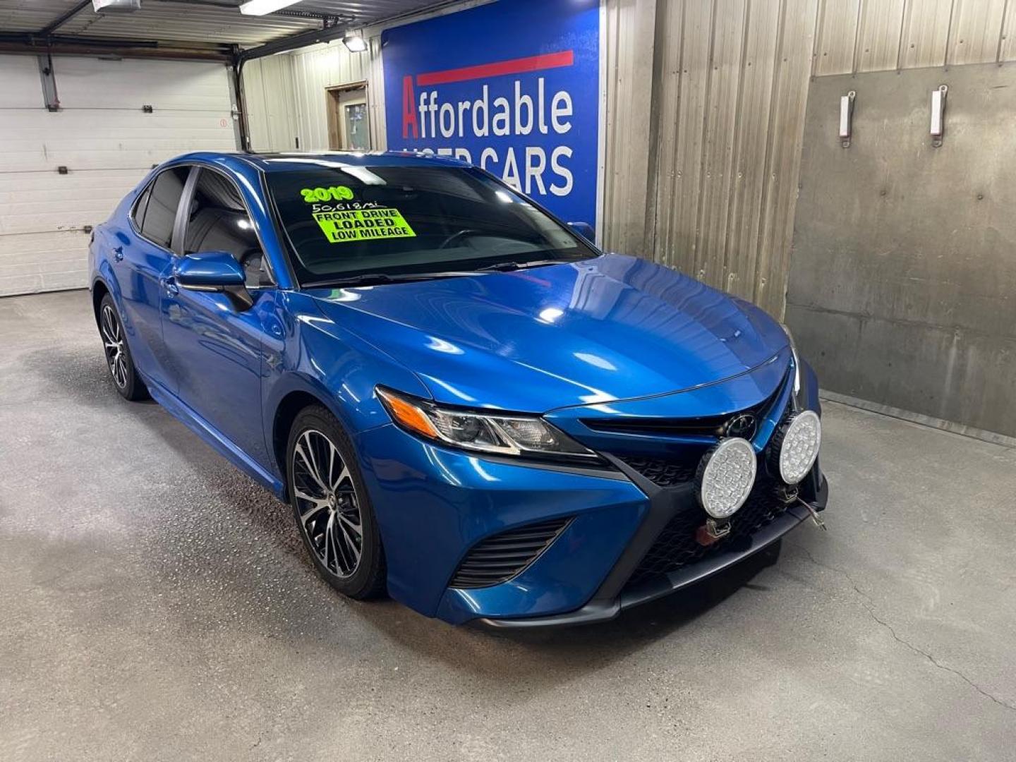 2019 BLUE TOYOTA CAMRY SE (4T1B11HK4KU) with an 2.5L engine, Automatic transmission, located at 2525 S. Cushman, Fairbanks, AK, 99701, (907) 452-5707, 64.824036, -147.712311 - Photo#0