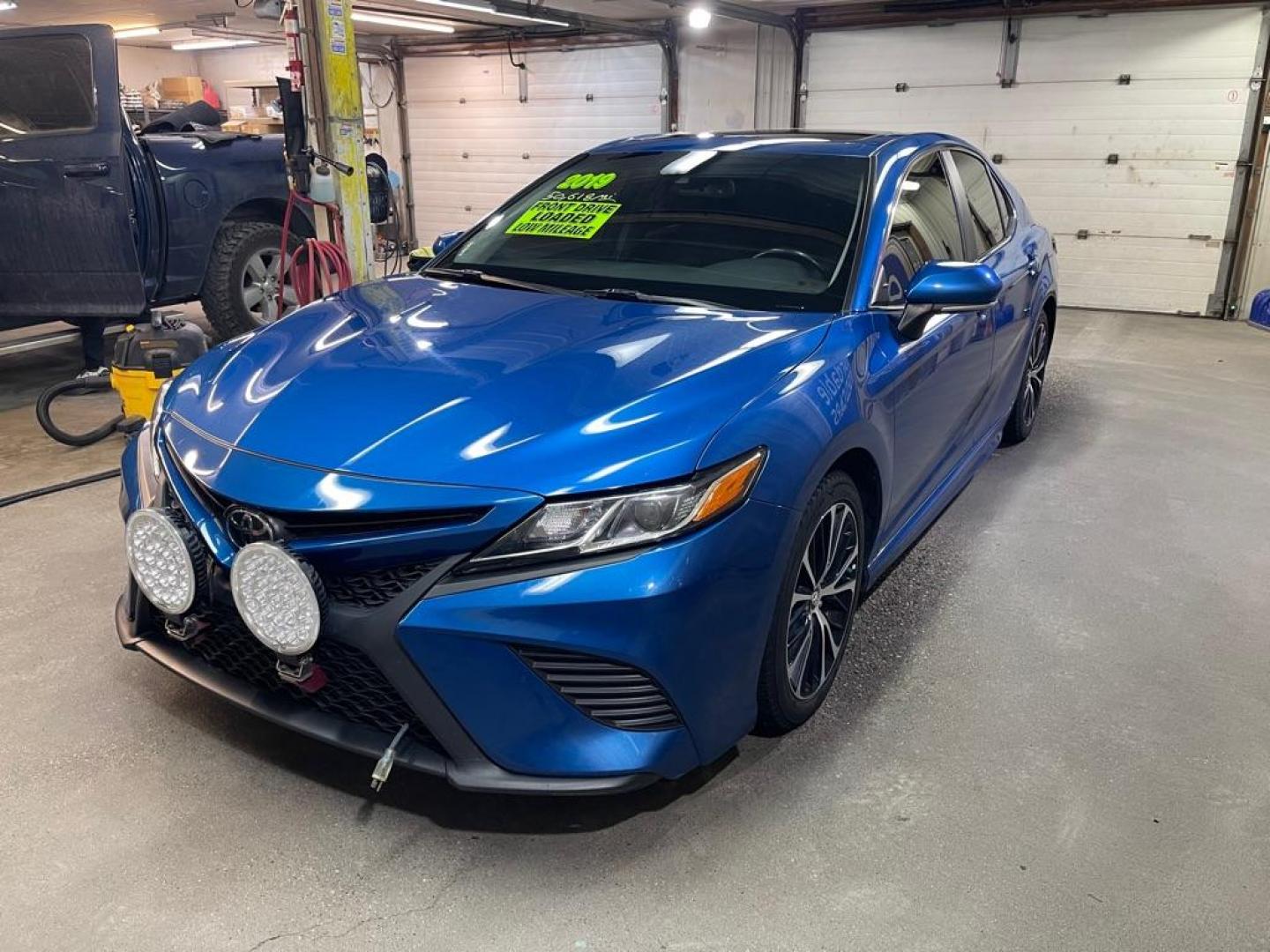 2019 BLUE TOYOTA CAMRY SE (4T1B11HK4KU) with an 2.5L engine, Automatic transmission, located at 2525 S. Cushman, Fairbanks, AK, 99701, (907) 452-5707, 64.824036, -147.712311 - Photo#1