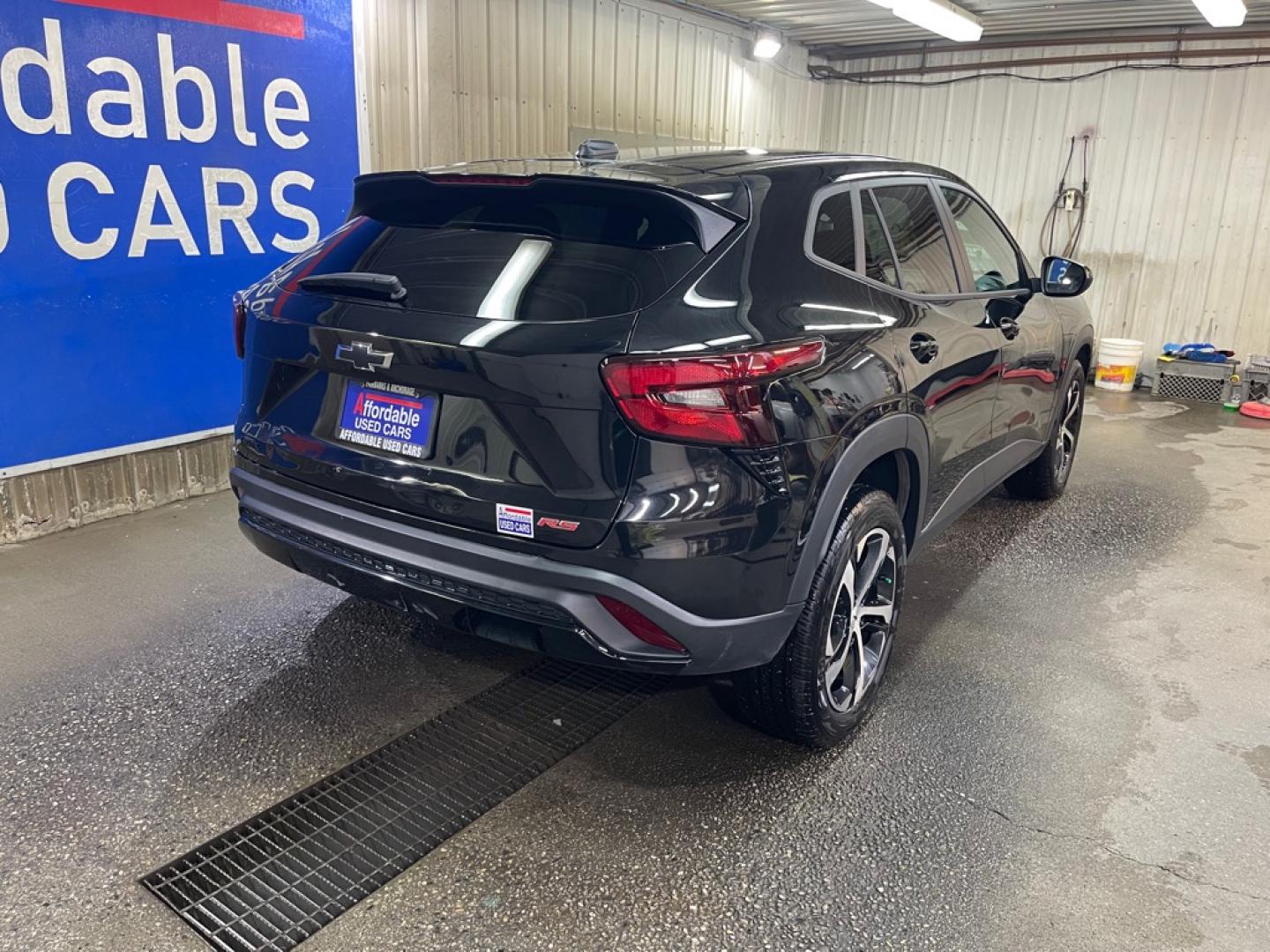 2024 BLACK CHEVROLET TRAX 1RS 1RS (KL77LGE25RC) with an 1.2L engine, Automatic transmission, located at 2525 S. Cushman, Fairbanks, AK, 99701, (907) 452-5707, 64.824036, -147.712311- Photo#2