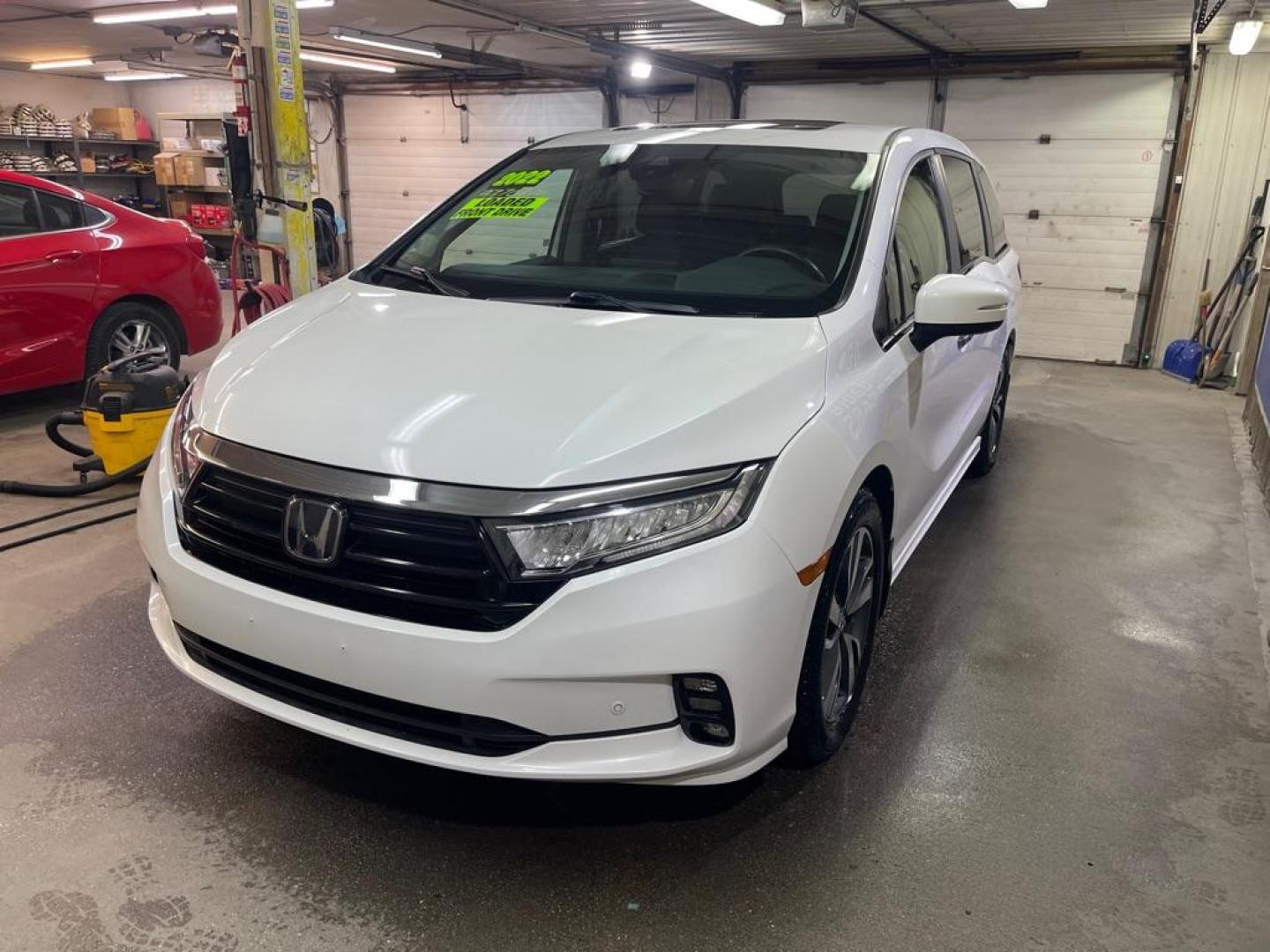 2022 WHITE HONDA ODYSSEY TOURING (5FNRL6H81NB) with an 3.5L engine, Automatic transmission, located at 2525 S. Cushman, Fairbanks, AK, 99701, (907) 452-5707, 64.824036, -147.712311 - Photo#1