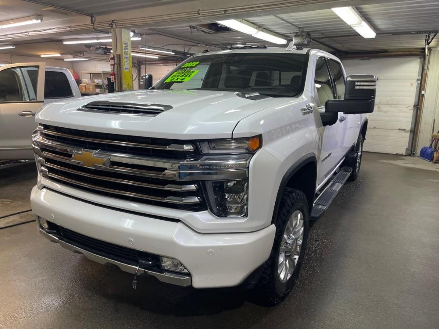 2022 WHITE CHEVROLET SILVERADO 3500 HIGH COUNTRY (1GC4YVEYXNF) with an 6.6L engine, Automatic transmission, located at 2525 S. Cushman, Fairbanks, AK, 99701, (907) 452-5707, 64.824036, -147.712311 - Photo#1
