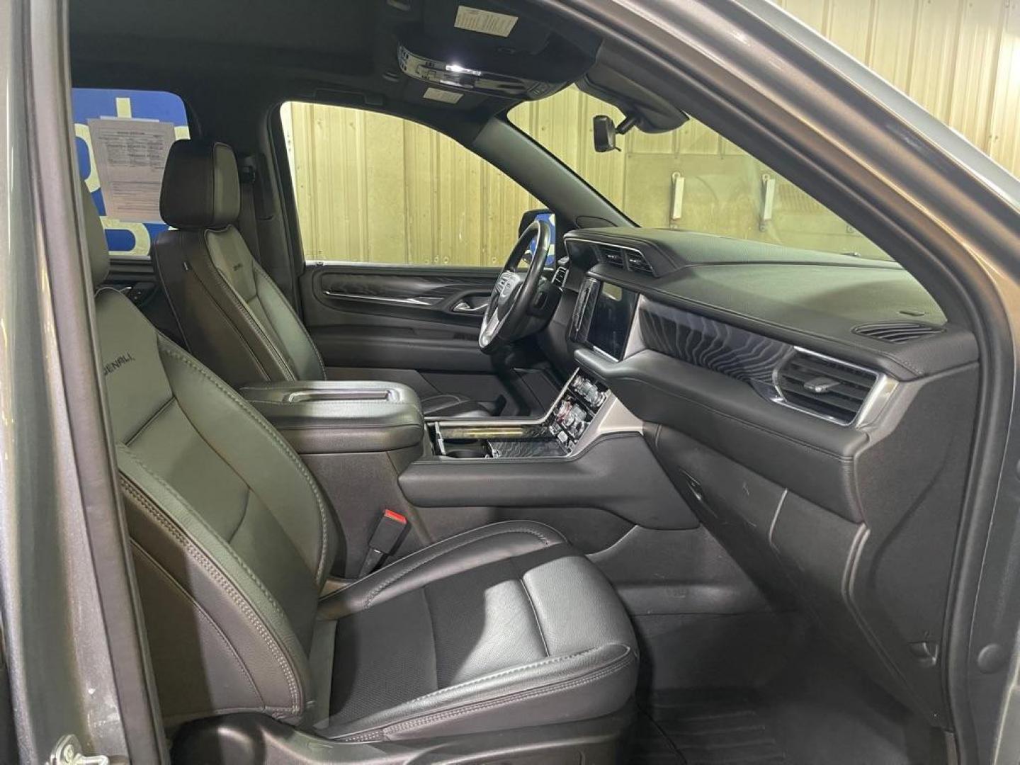 2021 GRAY GMC YUKON DENALI (1GKS2DKL4MR) with an 6.2L engine, Automatic transmission, located at 2525 S. Cushman, Fairbanks, AK, 99701, (907) 452-5707, 64.824036, -147.712311 - Photo#3