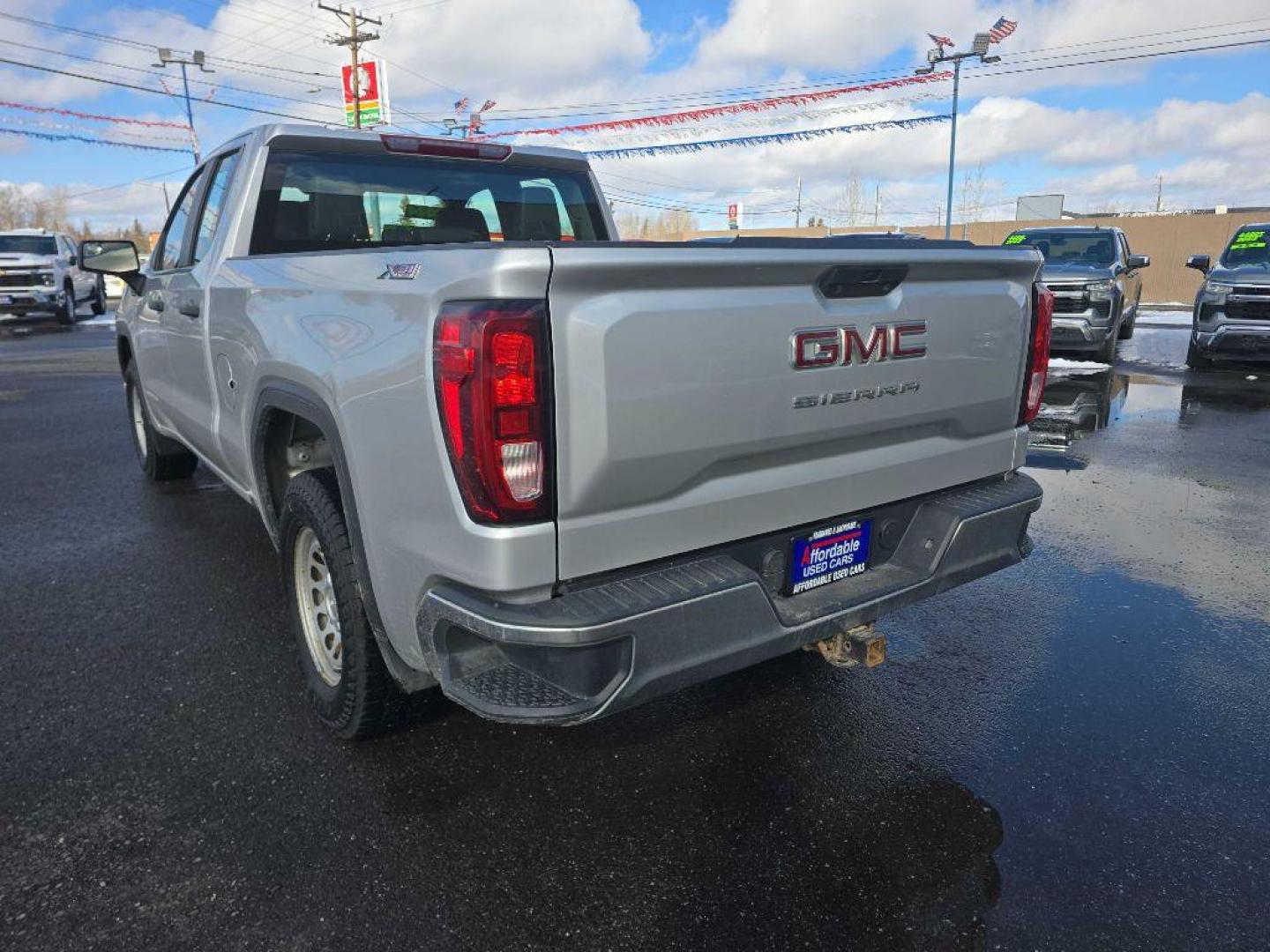 2021 SILVER GMC SIERRA 1500 (1GTR9AEF5MZ) with an 5.3L engine, Automatic transmission, located at 2525 S. Cushman, Fairbanks, AK, 99701, (907) 452-5707, 64.824036, -147.712311 - Photo#2
