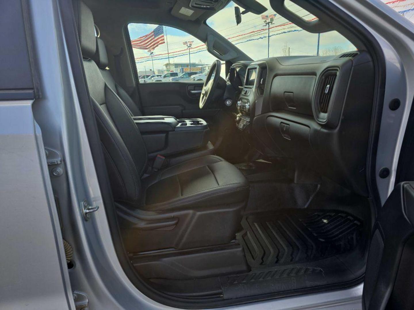 2021 SILVER GMC SIERRA 1500 (1GTR9AEF5MZ) with an 5.3L engine, Automatic transmission, located at 2525 S. Cushman, Fairbanks, AK, 99701, (907) 452-5707, 64.824036, -147.712311 - Photo#4