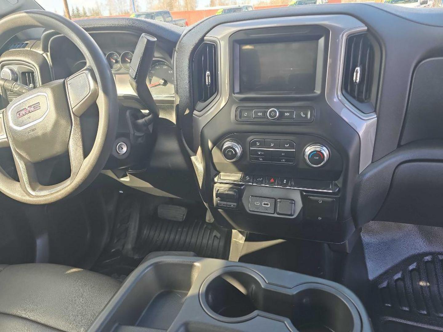 2021 SILVER GMC SIERRA 1500 (1GTR9AEF5MZ) with an 5.3L engine, Automatic transmission, located at 2525 S. Cushman, Fairbanks, AK, 99701, (907) 452-5707, 64.824036, -147.712311 - Photo#5