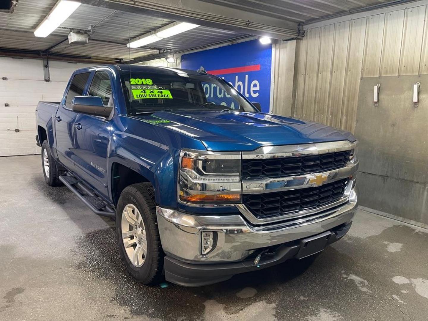 2018 BLUE CHEVROLET SILVERADO 1500 LT (3GCUKREC8JG) with an 5.3L engine, Automatic transmission, located at 2525 S. Cushman, Fairbanks, AK, 99701, (907) 452-5707, 64.824036, -147.712311 - Photo#0