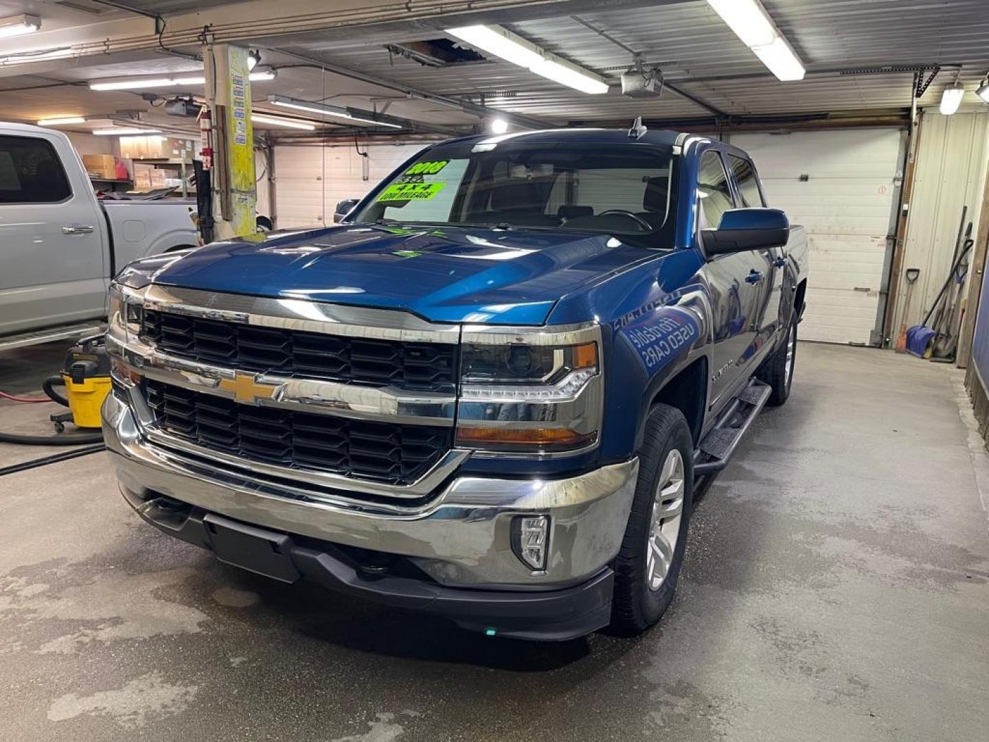 2018 BLUE CHEVROLET SILVERADO 1500 LT (3GCUKREC8JG) with an 5.3L engine, Automatic transmission, located at 2525 S. Cushman, Fairbanks, AK, 99701, (907) 452-5707, 64.824036, -147.712311 - Photo#1