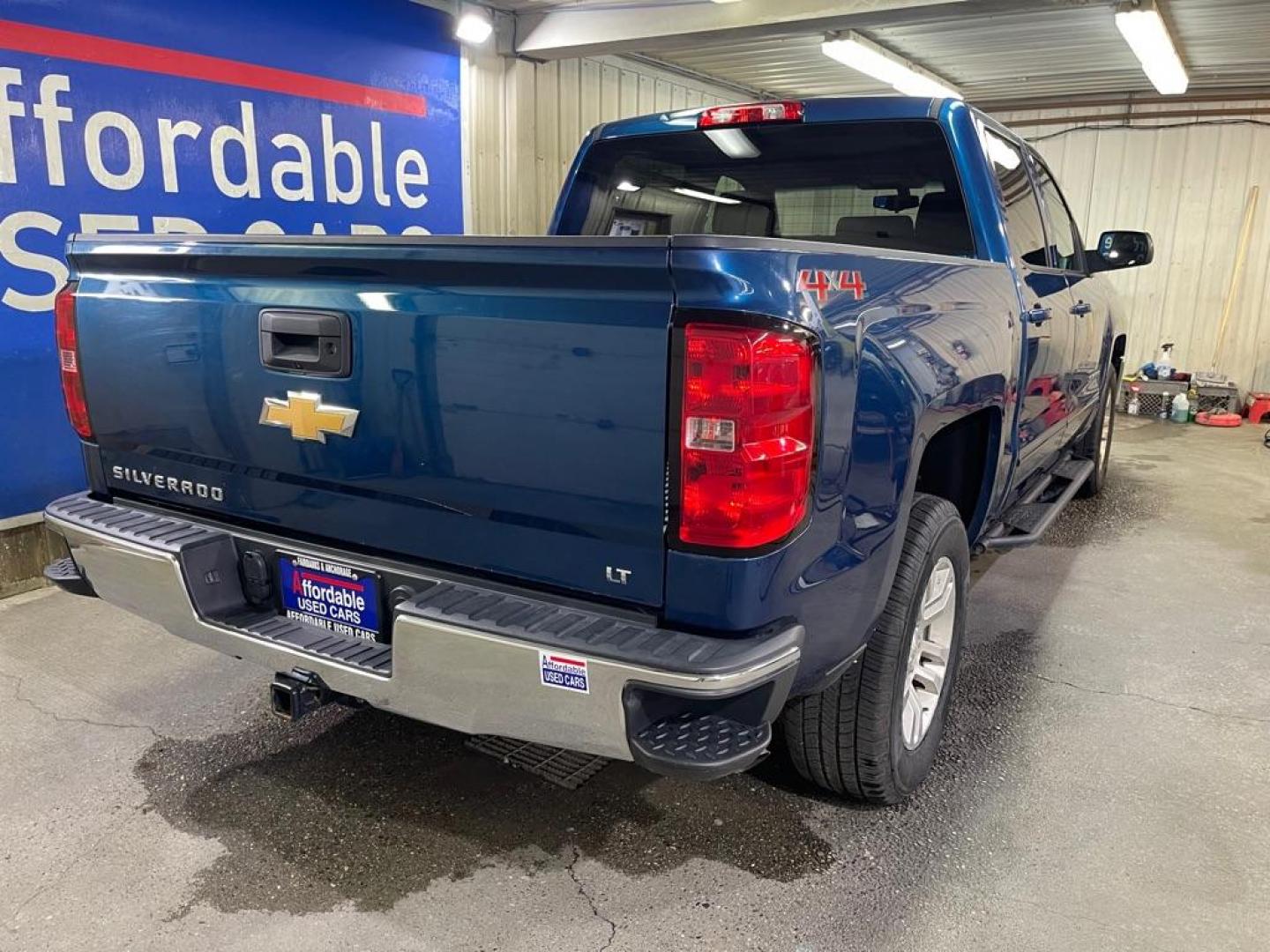 2018 BLUE CHEVROLET SILVERADO 1500 LT (3GCUKREC8JG) with an 5.3L engine, Automatic transmission, located at 2525 S. Cushman, Fairbanks, AK, 99701, (907) 452-5707, 64.824036, -147.712311 - Photo#2