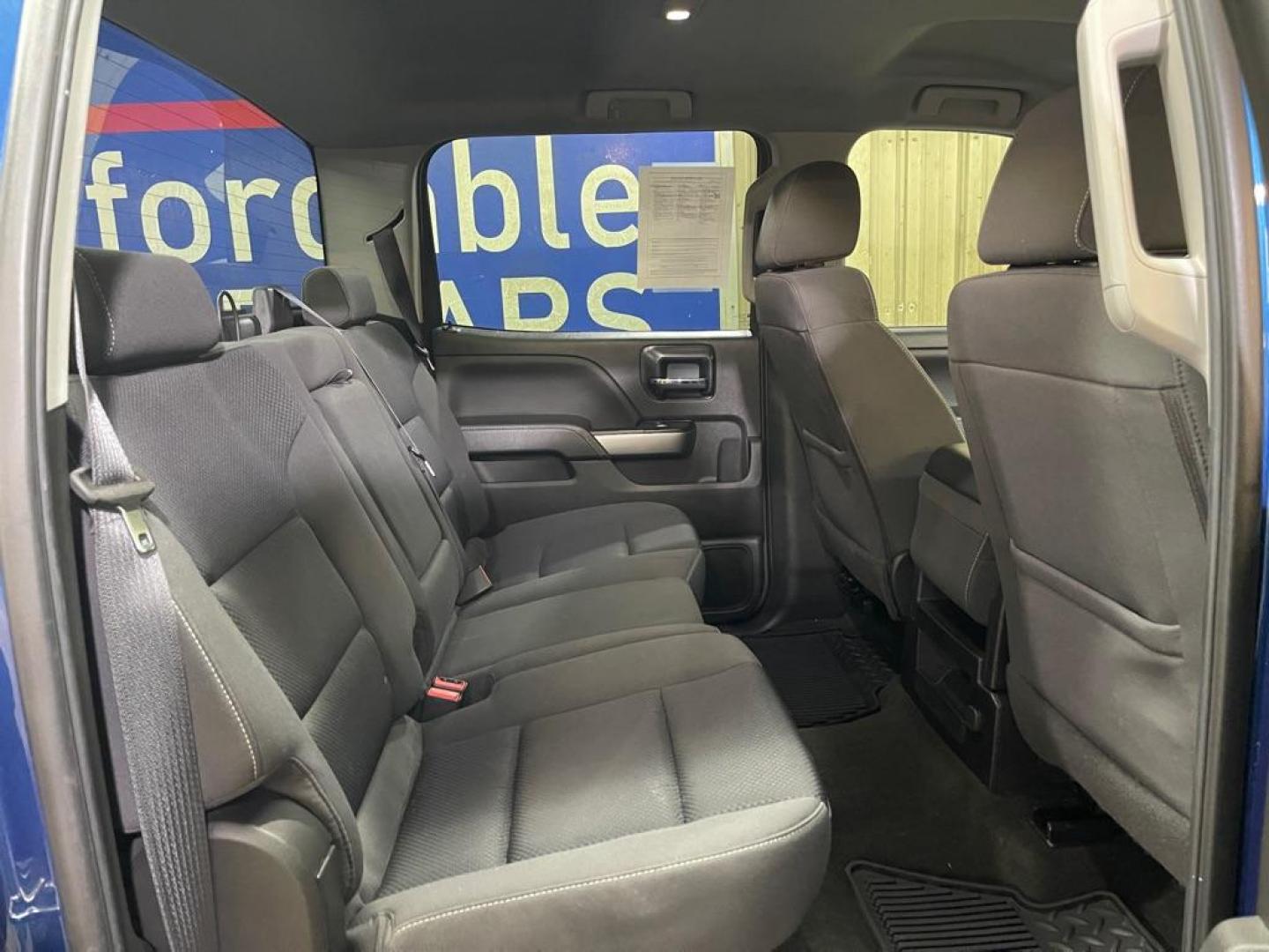 2018 BLUE CHEVROLET SILVERADO 1500 LT (3GCUKREC8JG) with an 5.3L engine, Automatic transmission, located at 2525 S. Cushman, Fairbanks, AK, 99701, (907) 452-5707, 64.824036, -147.712311 - Photo#4