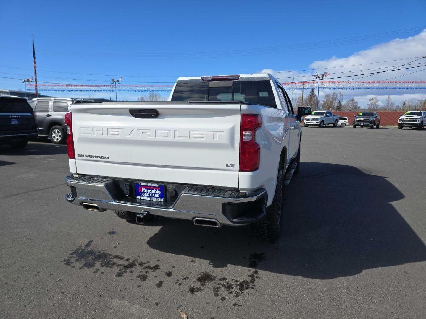 2019 WHITE CHEVROLET SILVERADO 1500 LT (3GCUYDED9KG) with an 5.3L engine, Automatic transmission, located at 2525 S. Cushman, Fairbanks, AK, 99701, (907) 452-5707, 64.824036, -147.712311 - Photo#0