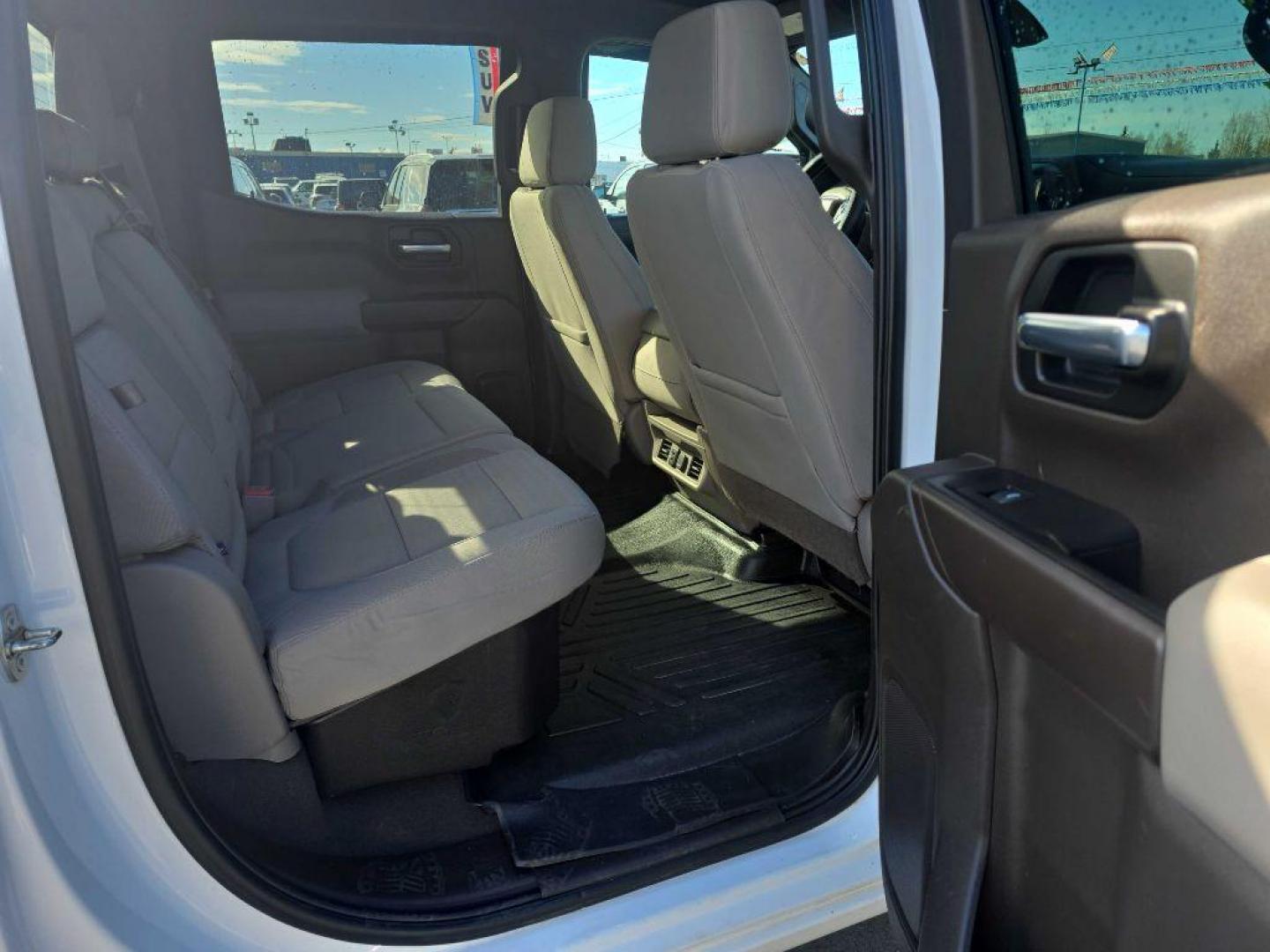 2019 WHITE CHEVROLET SILVERADO 1500 LT (3GCUYDED9KG) with an 5.3L engine, Automatic transmission, located at 2525 S. Cushman, Fairbanks, AK, 99701, (907) 452-5707, 64.824036, -147.712311 - Photo#5