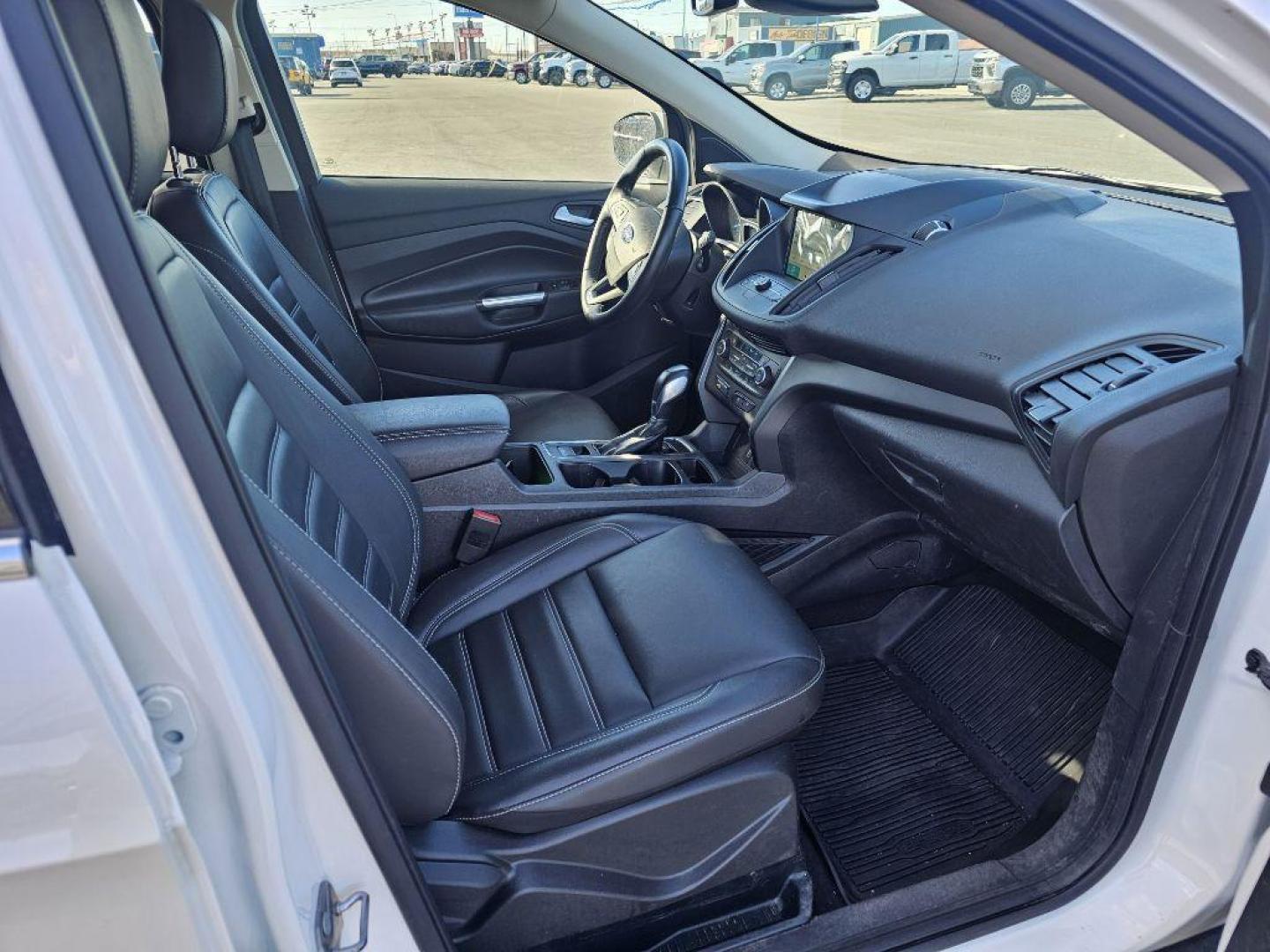 2019 WHITE FORD ESCAPE SEL (1FMCU9HD1KU) with an 1.5L engine, Automatic transmission, located at 2525 S. Cushman, Fairbanks, AK, 99701, (907) 452-5707, 64.824036, -147.712311 - Photo#4