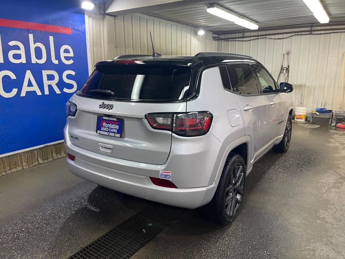 2024 SILVER JEEP COMPASS LIMITED (3C4NJDCN0RT) with an 2.0L engine, Automatic transmission, located at 2525 S. Cushman, Fairbanks, AK, 99701, (907) 452-5707, 64.824036, -147.712311 - Photo#2