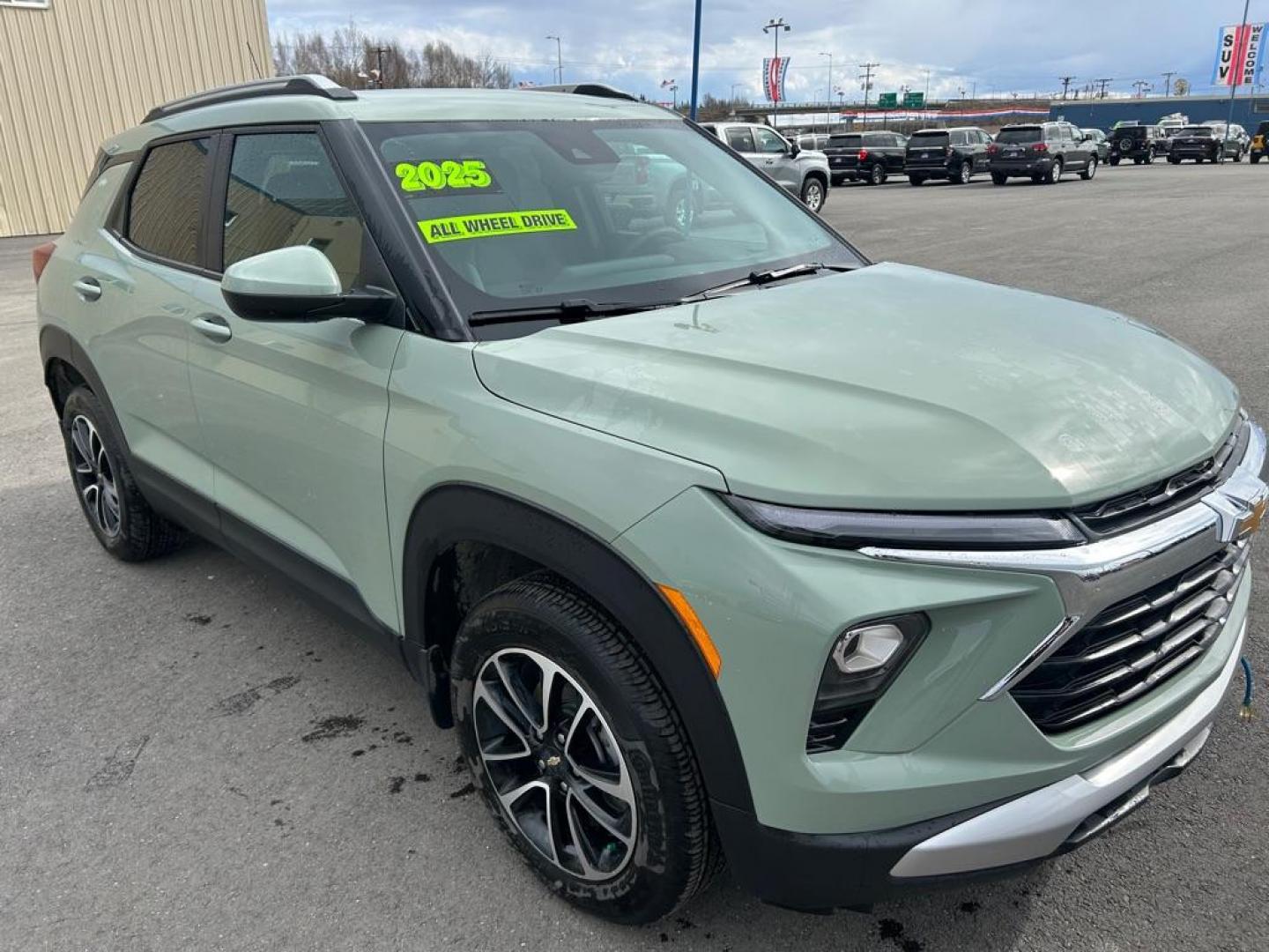 2025 GREEN CHEVROLET TRAILBLAZER LT (KL79MRSL0SB) with an 1.3L engine, Automatic transmission, located at 2525 S. Cushman, Fairbanks, AK, 99701, (907) 452-5707, 64.824036, -147.712311 - Photo#1