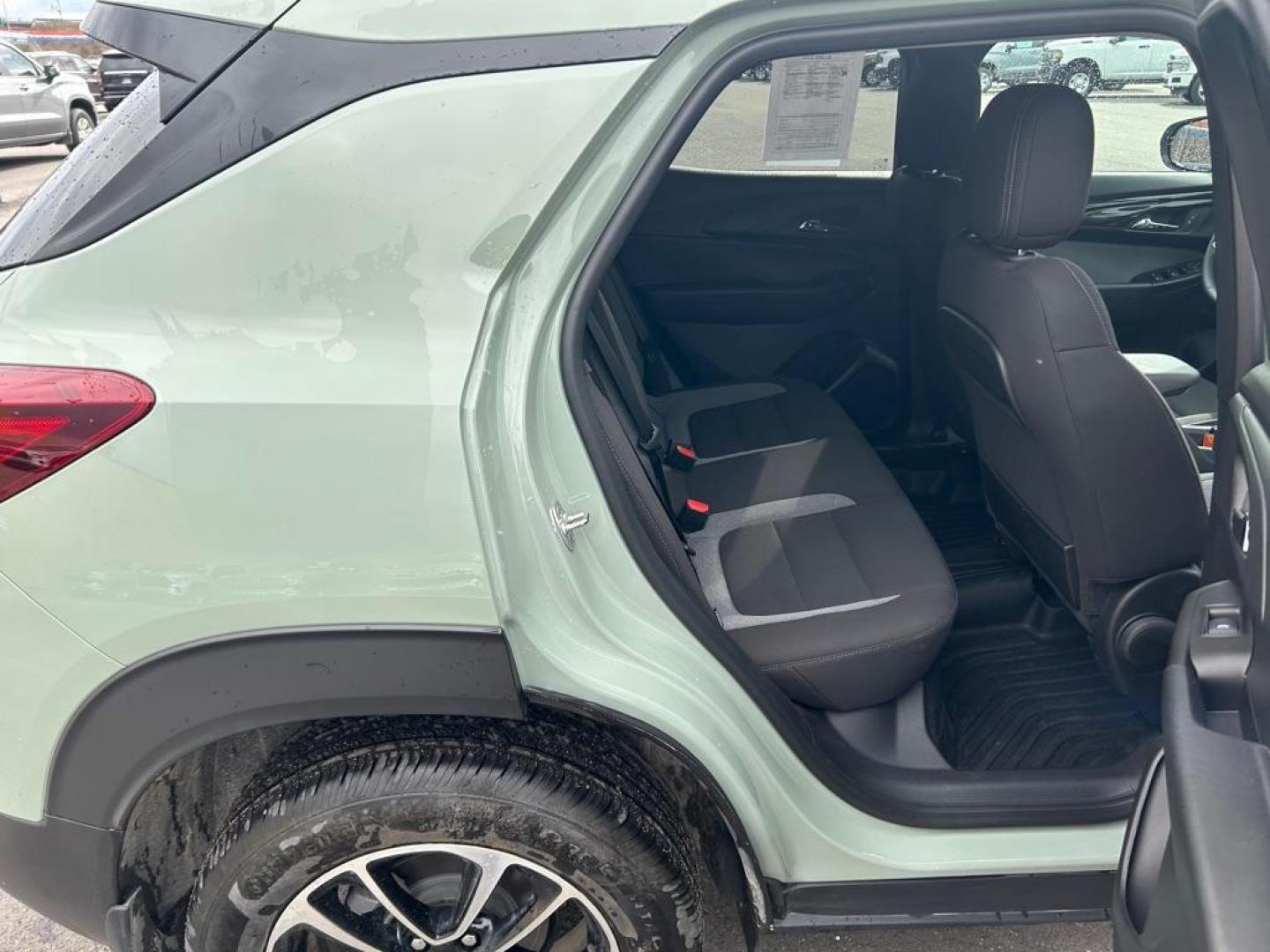 2025 GREEN CHEVROLET TRAILBLAZER LT (KL79MRSL0SB) with an 1.3L engine, Automatic transmission, located at 2525 S. Cushman, Fairbanks, AK, 99701, (907) 452-5707, 64.824036, -147.712311 - Photo#5