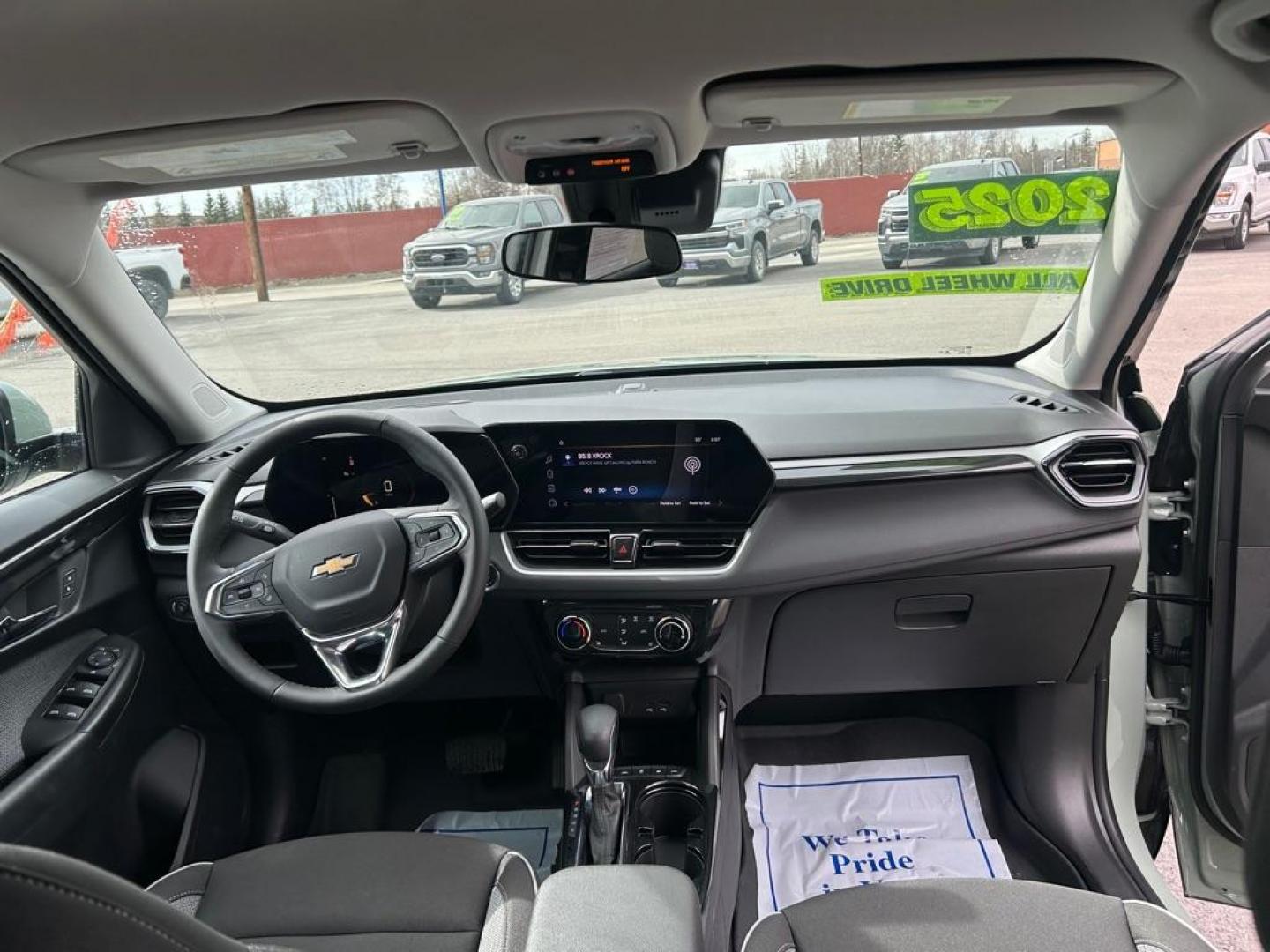 2025 GREEN CHEVROLET TRAILBLAZER LT (KL79MRSL0SB) with an 1.3L engine, Automatic transmission, located at 2525 S. Cushman, Fairbanks, AK, 99701, (907) 452-5707, 64.824036, -147.712311 - Photo#6