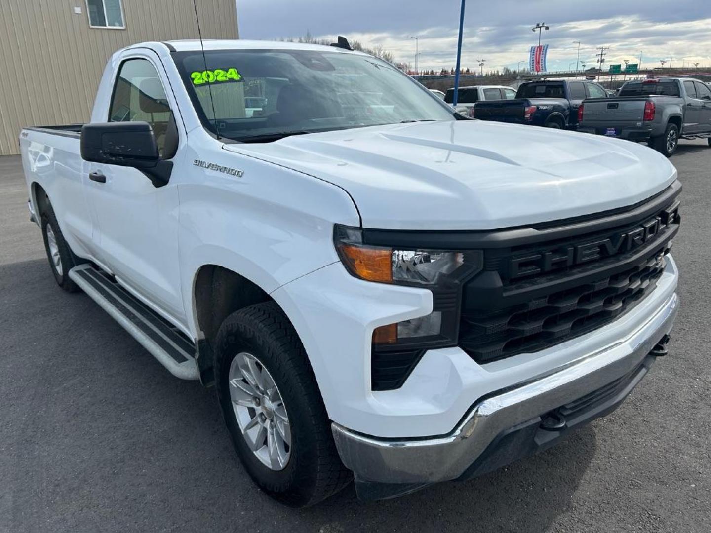 2024 WHITE CHEVROLET SILVERADO 1500 (3GCNDAEDXRG) with an 5.3L engine, Automatic transmission, located at 2525 S. Cushman, Fairbanks, AK, 99701, (907) 452-5707, 64.824036, -147.712311 - Photo#1