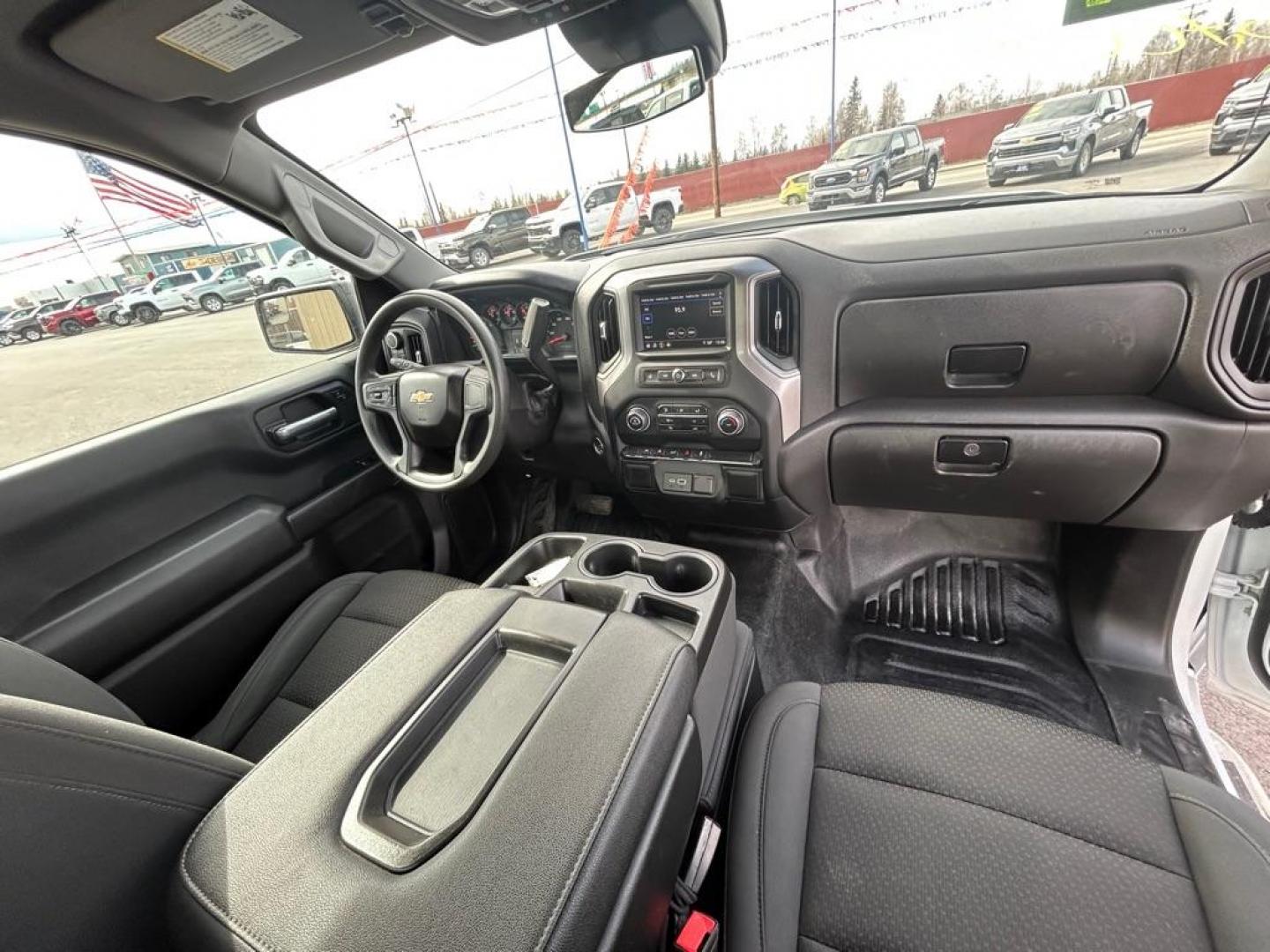 2024 WHITE CHEVROLET SILVERADO 1500 (3GCNDAEDXRG) with an 5.3L engine, Automatic transmission, located at 2525 S. Cushman, Fairbanks, AK, 99701, (907) 452-5707, 64.824036, -147.712311 - Photo#5