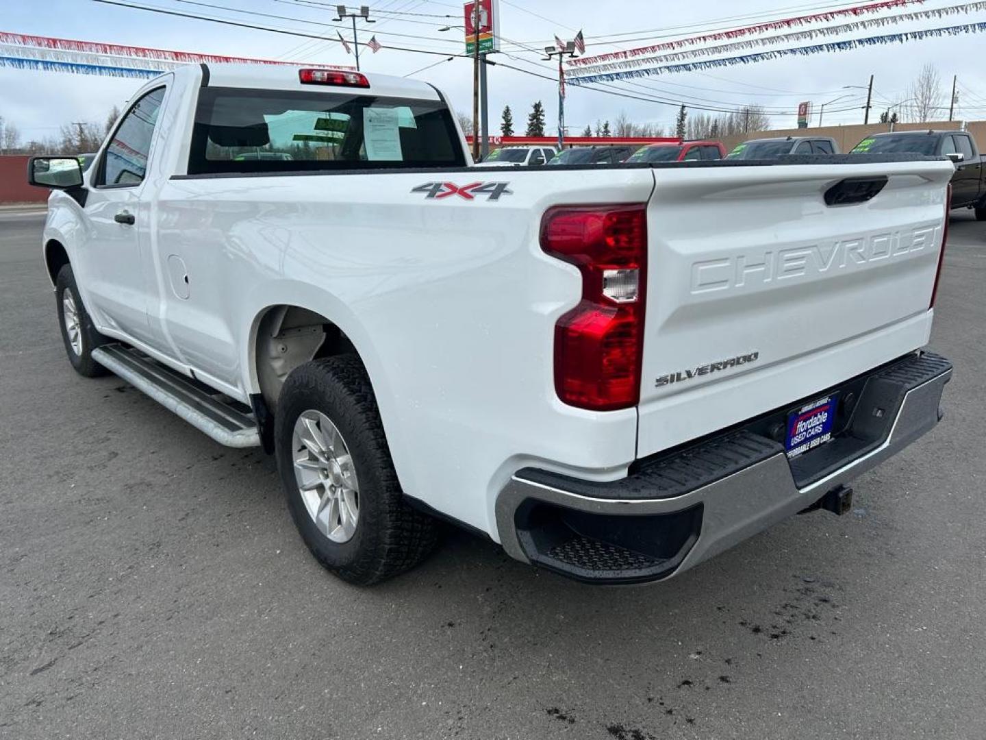 2024 WHITE CHEVROLET SILVERADO 1500 (3GCNDAED3RG) with an 5.3L engine, Automatic transmission, located at 2525 S. Cushman, Fairbanks, AK, 99701, (907) 452-5707, 64.824036, -147.712311 - Photo#3
