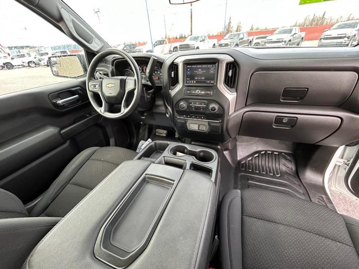 2024 WHITE CHEVROLET SILVERADO 1500 (3GCNDAED3RG) with an 5.3L engine, Automatic transmission, located at 2525 S. Cushman, Fairbanks, AK, 99701, (907) 452-5707, 64.824036, -147.712311 - Photo#5