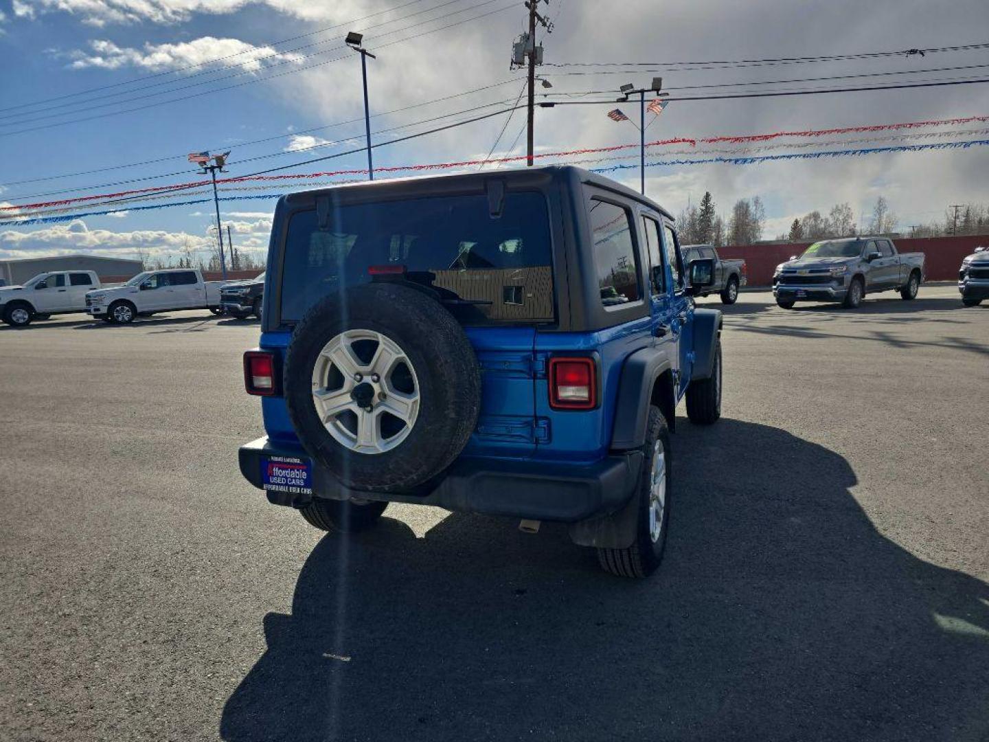 2022 BLUE JEEP WRANGLER UNLIMI SPORT (1C4HJXDG0NW) with an 3.6L engine, Automatic transmission, located at 2525 S. Cushman, Fairbanks, AK, 99701, (907) 452-5707, 64.824036, -147.712311 - Photo#2