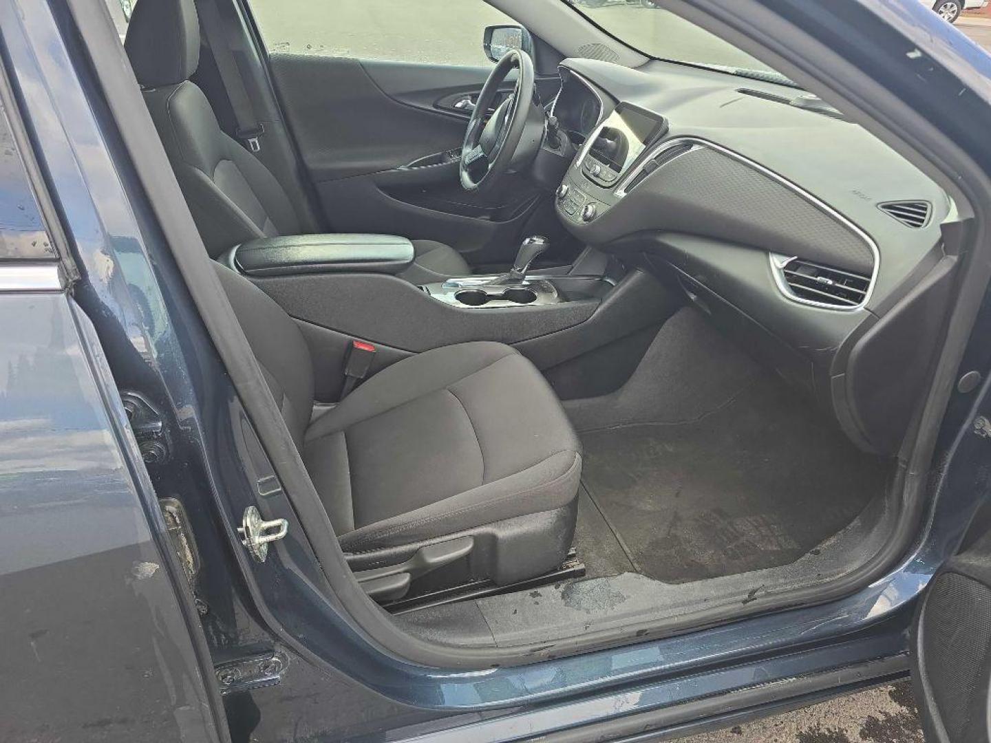 2020 GRAY CHEVROLET MALIBU LT (1G1ZD5ST1LF) with an 1.5L engine, Continuously Variable transmission, located at 2525 S. Cushman, Fairbanks, AK, 99701, (907) 452-5707, 64.824036, -147.712311 - Photo#3