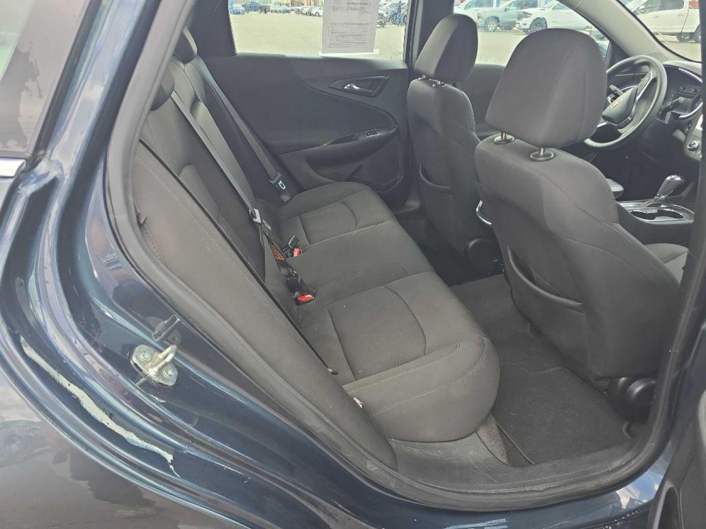 2020 GRAY CHEVROLET MALIBU LT (1G1ZD5ST1LF) with an 1.5L engine, Continuously Variable transmission, located at 2525 S. Cushman, Fairbanks, AK, 99701, (907) 452-5707, 64.824036, -147.712311 - Photo#4
