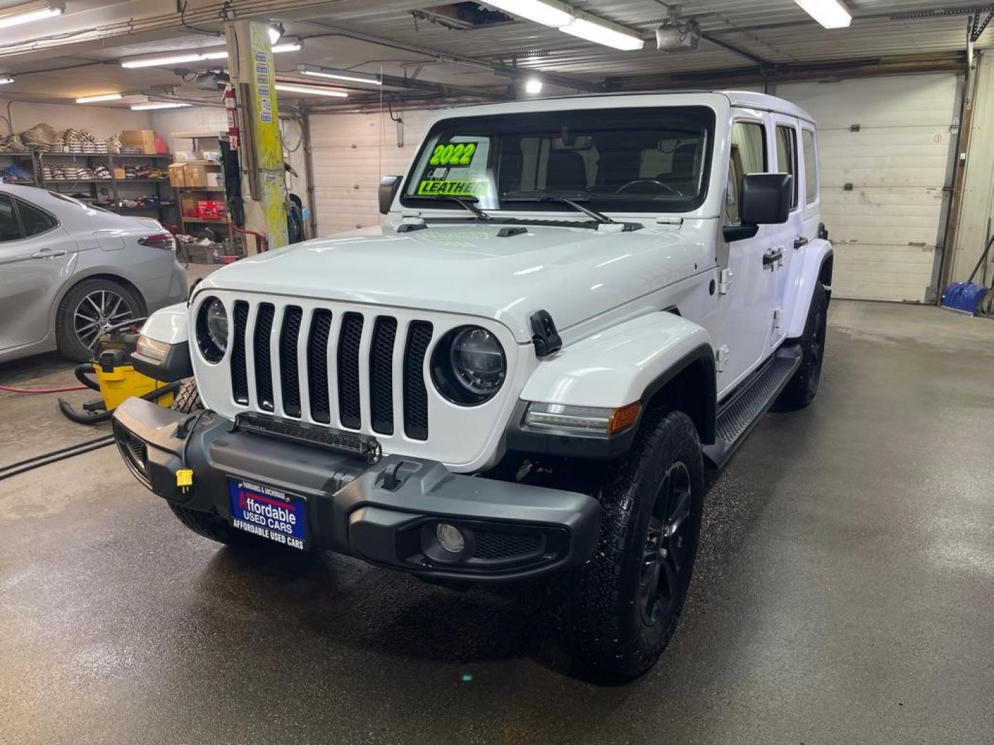 2022 WHITE JEEP WRANGLER UNLIMI SAHARA (1C4HJXEN5NW) with an 2.0L engine, Automatic transmission, located at 2525 S. Cushman, Fairbanks, AK, 99701, (907) 452-5707, 64.824036, -147.712311 - Photo#1