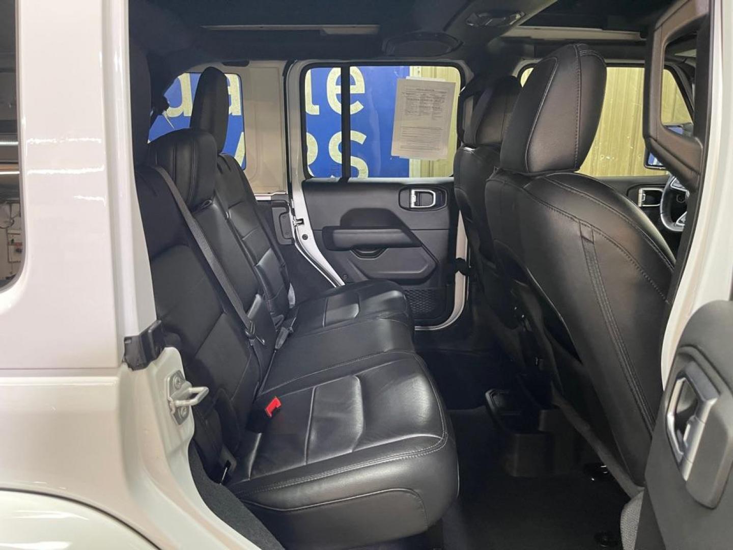 2022 WHITE JEEP WRANGLER UNLIMI SAHARA (1C4HJXEN5NW) with an 2.0L engine, Automatic transmission, located at 2525 S. Cushman, Fairbanks, AK, 99701, (907) 452-5707, 64.824036, -147.712311 - Photo#4