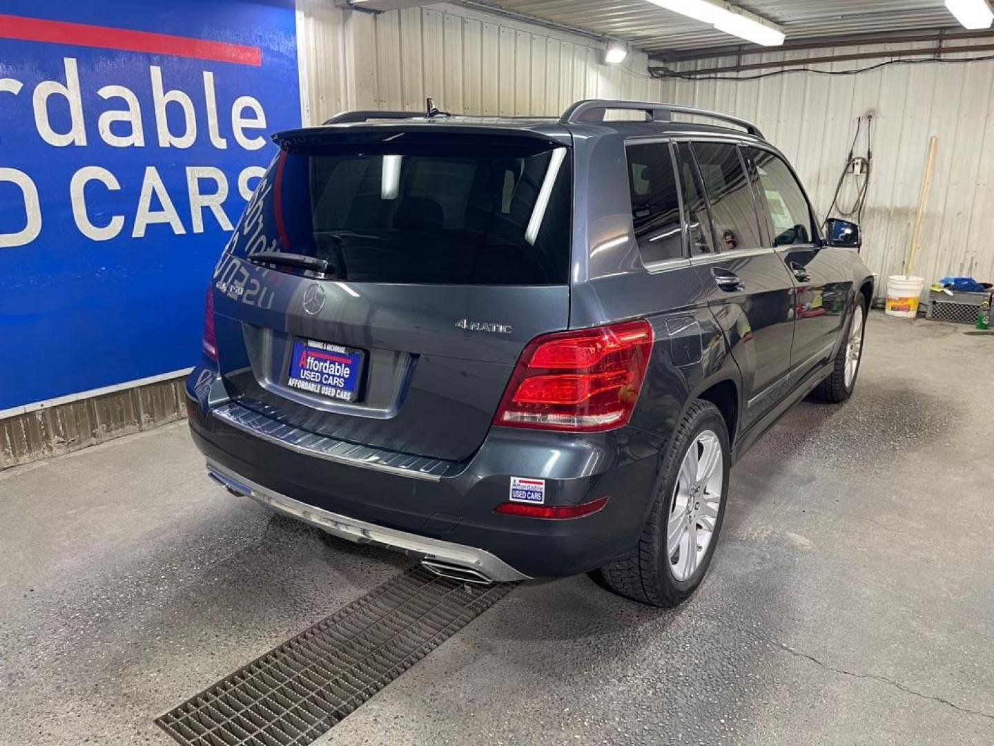 2015 GRAY MERCEDES-BENZ GLK 350 4MATIC (WDCGG8JB5FG) with an 3.5L engine, Automatic transmission, located at 2525 S. Cushman, Fairbanks, AK, 99701, (907) 452-5707, 64.824036, -147.712311 - Photo#2