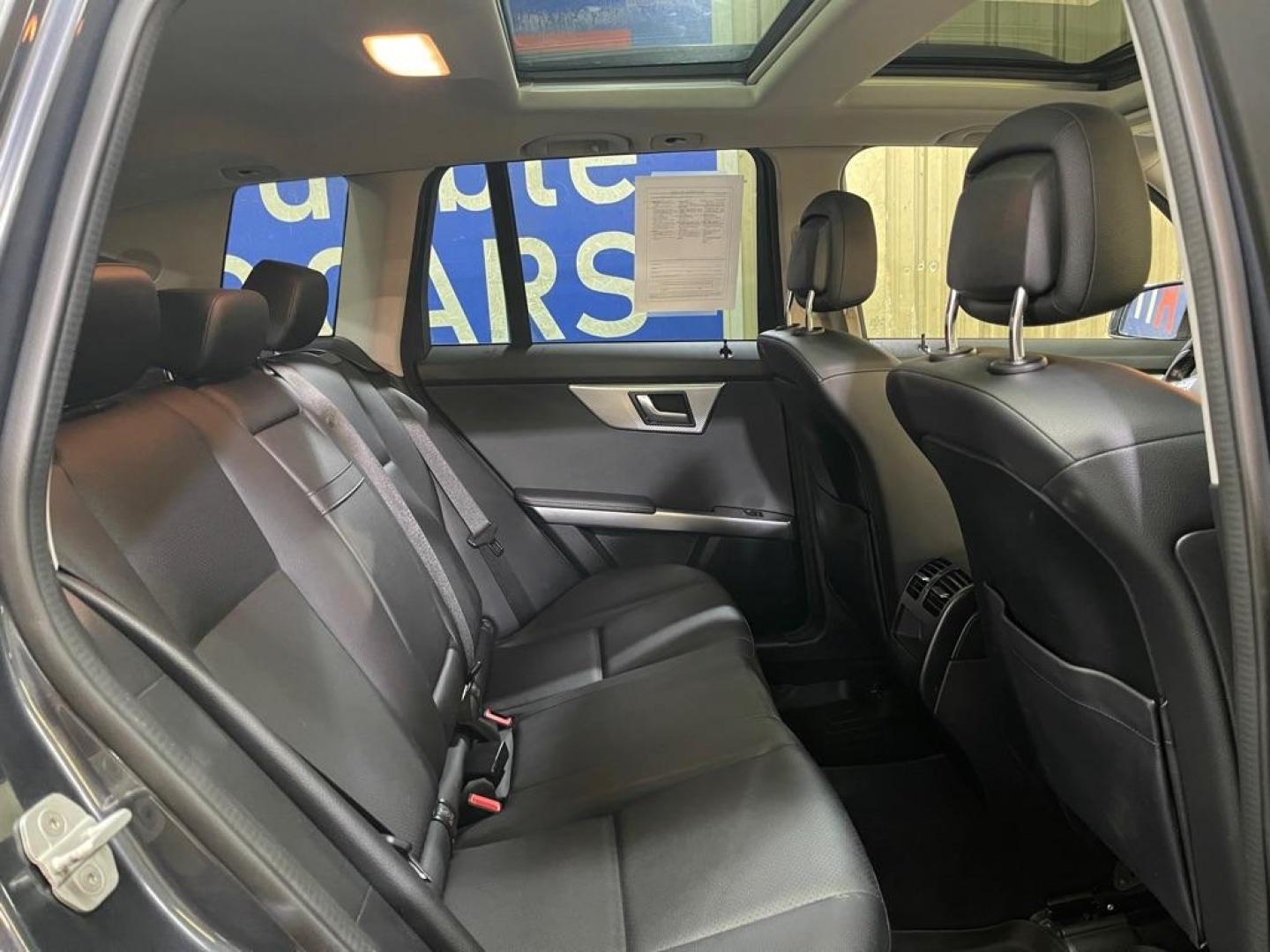 2015 GRAY MERCEDES-BENZ GLK 350 4MATIC (WDCGG8JB5FG) with an 3.5L engine, Automatic transmission, located at 2525 S. Cushman, Fairbanks, AK, 99701, (907) 452-5707, 64.824036, -147.712311 - Photo#4