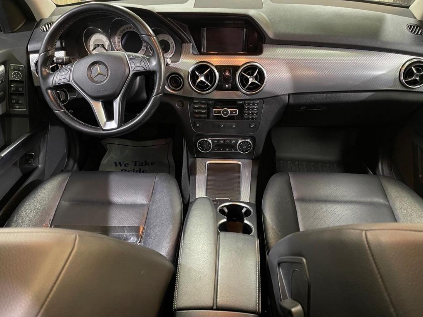 2015 GRAY MERCEDES-BENZ GLK 350 4MATIC (WDCGG8JB5FG) with an 3.5L engine, Automatic transmission, located at 2525 S. Cushman, Fairbanks, AK, 99701, (907) 452-5707, 64.824036, -147.712311 - Photo#5
