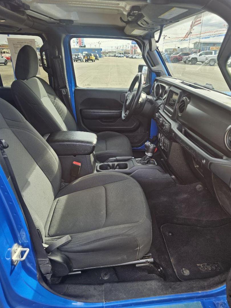 2022 BLUE JEEP WRANGLER UNLIMI SPORT (1C4HJXDG4NW) with an 3.6L engine, Automatic transmission, located at 2525 S. Cushman, Fairbanks, AK, 99701, (907) 452-5707, 64.824036, -147.712311 - Photo#2