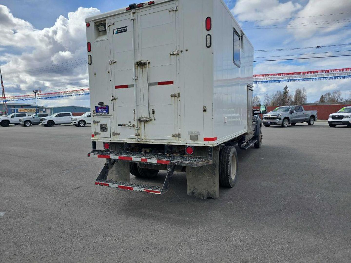 2022 FORD F550 SUPER DUTY (1FD0W5HN1NE) with an 7.3L engine, Automatic transmission, located at 2525 S. Cushman, Fairbanks, AK, 99701, (907) 452-5707, 64.824036, -147.712311 - Photo#2