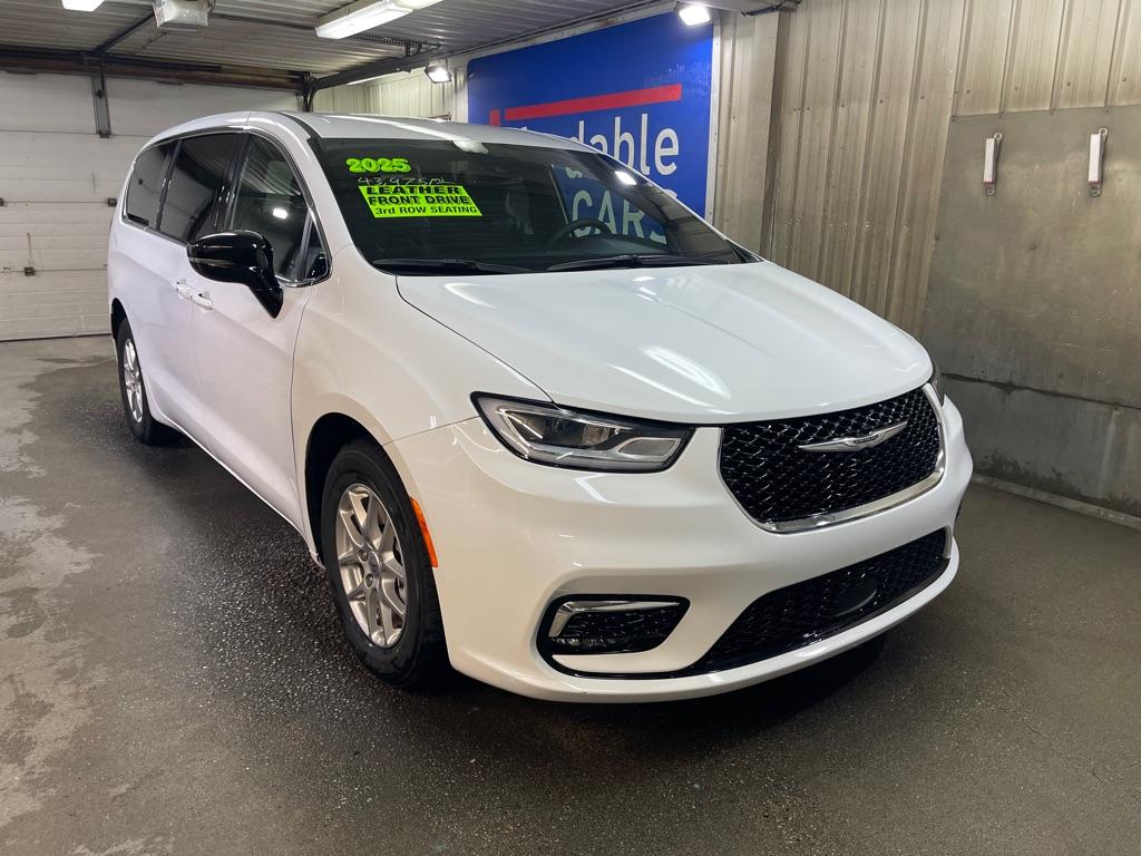 photo of 2025 CHRYSLER PACIFICA SELECT