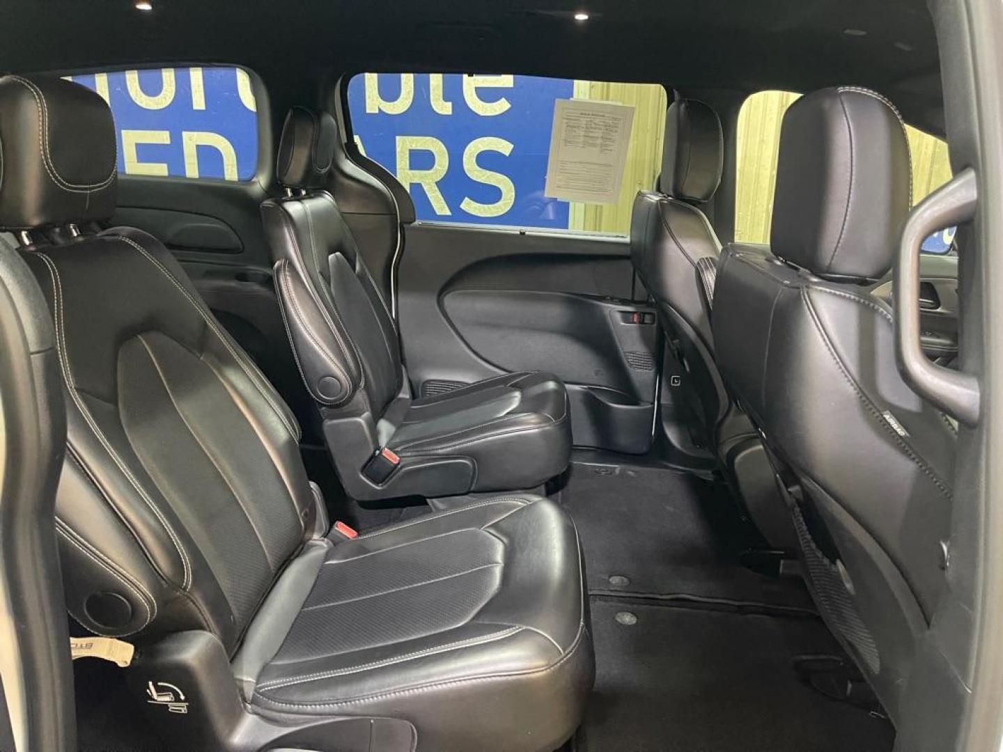 2025 WHITE CHRYSLER PACIFICA SELECT (2C4RC1BG2SR) with an 3.6L engine, Automatic transmission, located at 2525 S. Cushman, Fairbanks, AK, 99701, (907) 452-5707, 64.824036, -147.712311 - Photo#4