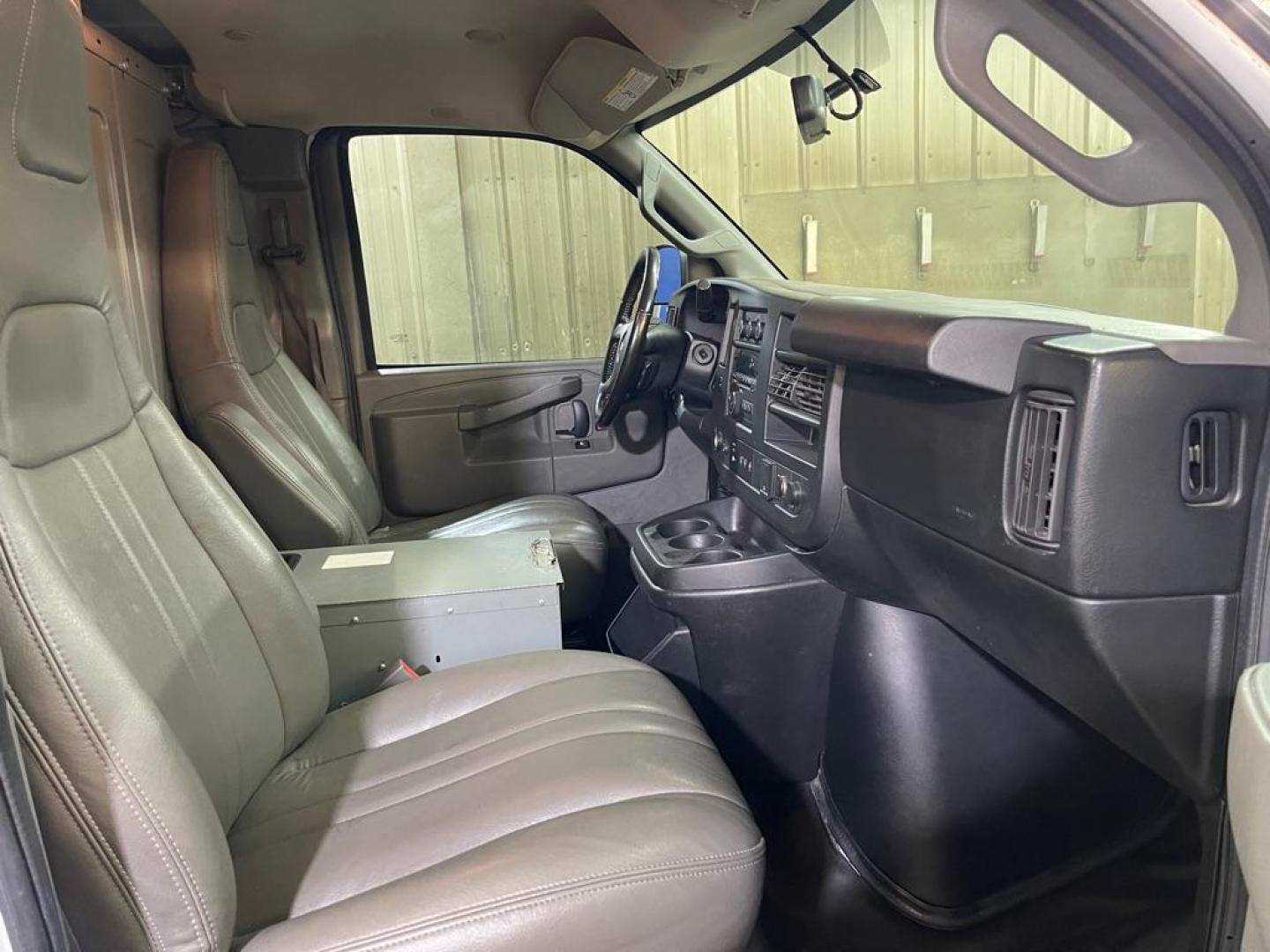 2018 WHITE CHEVROLET EXPRESS G3500 (1GCZGHFG8J1) with an 6.0L engine, Automatic transmission, located at 2525 S. Cushman, Fairbanks, AK, 99701, (907) 452-5707, 64.824036, -147.712311 - Photo#3