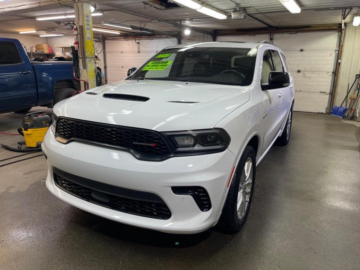 2025 WHITE DODGE DURANGO R/T (1C4SDJCT0SC) with an 5.7L engine, Automatic transmission, located at 2525 S. Cushman, Fairbanks, AK, 99701, (907) 452-5707, 64.824036, -147.712311 - Photo#1