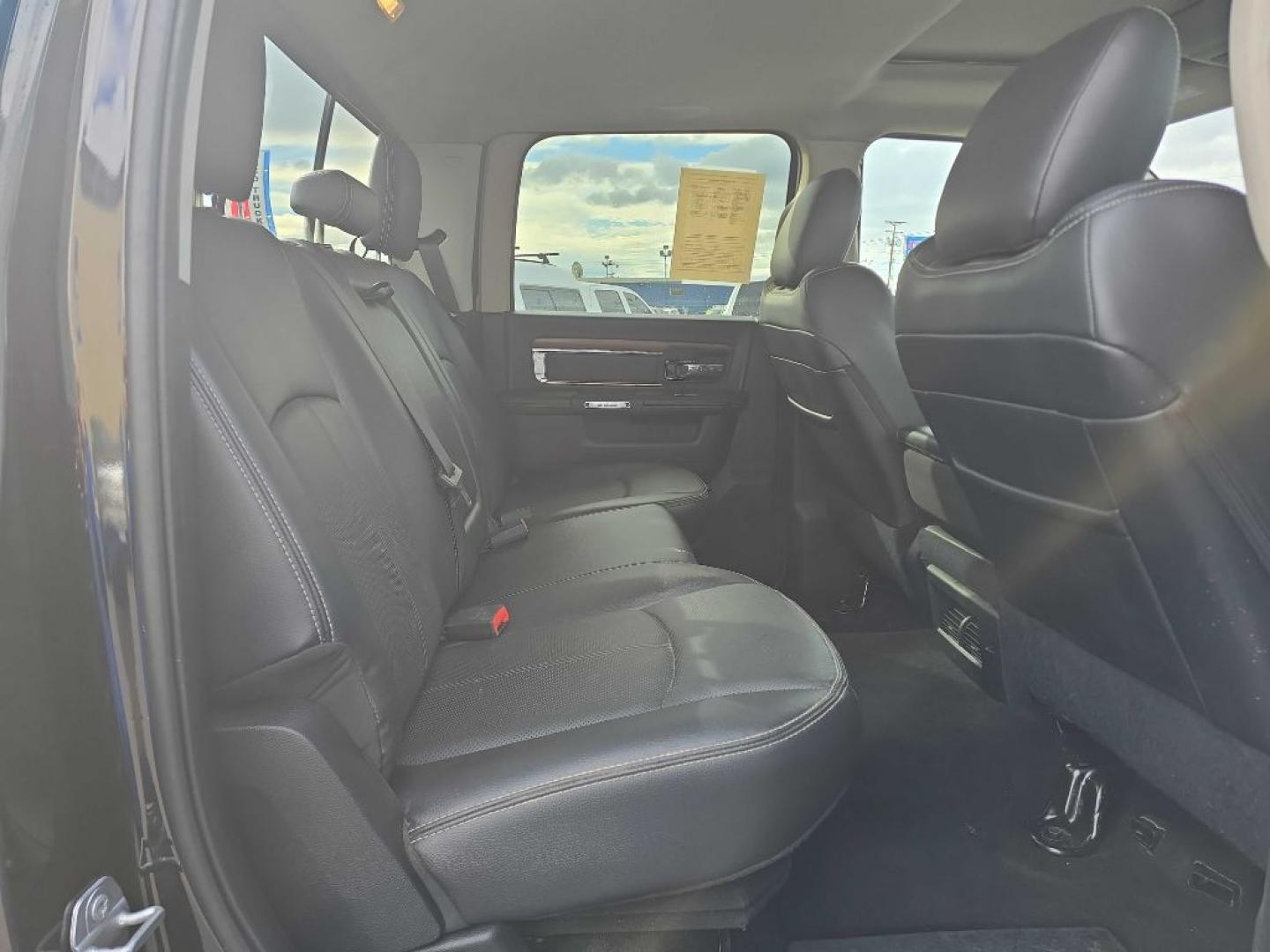 2018 BLACK RAM 2500 LARAMIE (3C6UR5FJ3JG) with an 6.4L engine, Automatic transmission, located at 2525 S. Cushman, Fairbanks, AK, 99701, (907) 452-5707, 64.824036, -147.712311- Photo#4