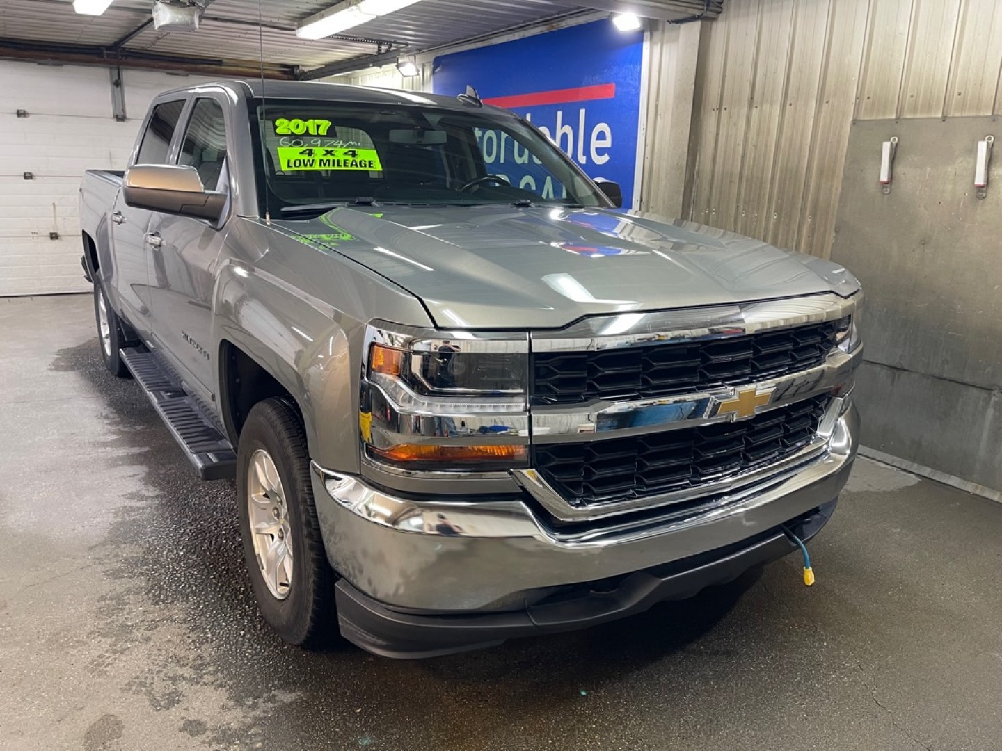 2017 SILVER CHEVROLET SILVERADO 1500 LT (3GCUKREC3HG) with an 5.3L engine, Automatic transmission, located at 2525 S. Cushman, Fairbanks, AK, 99701, (907) 452-5707, 64.824036, -147.712311- Photo#0