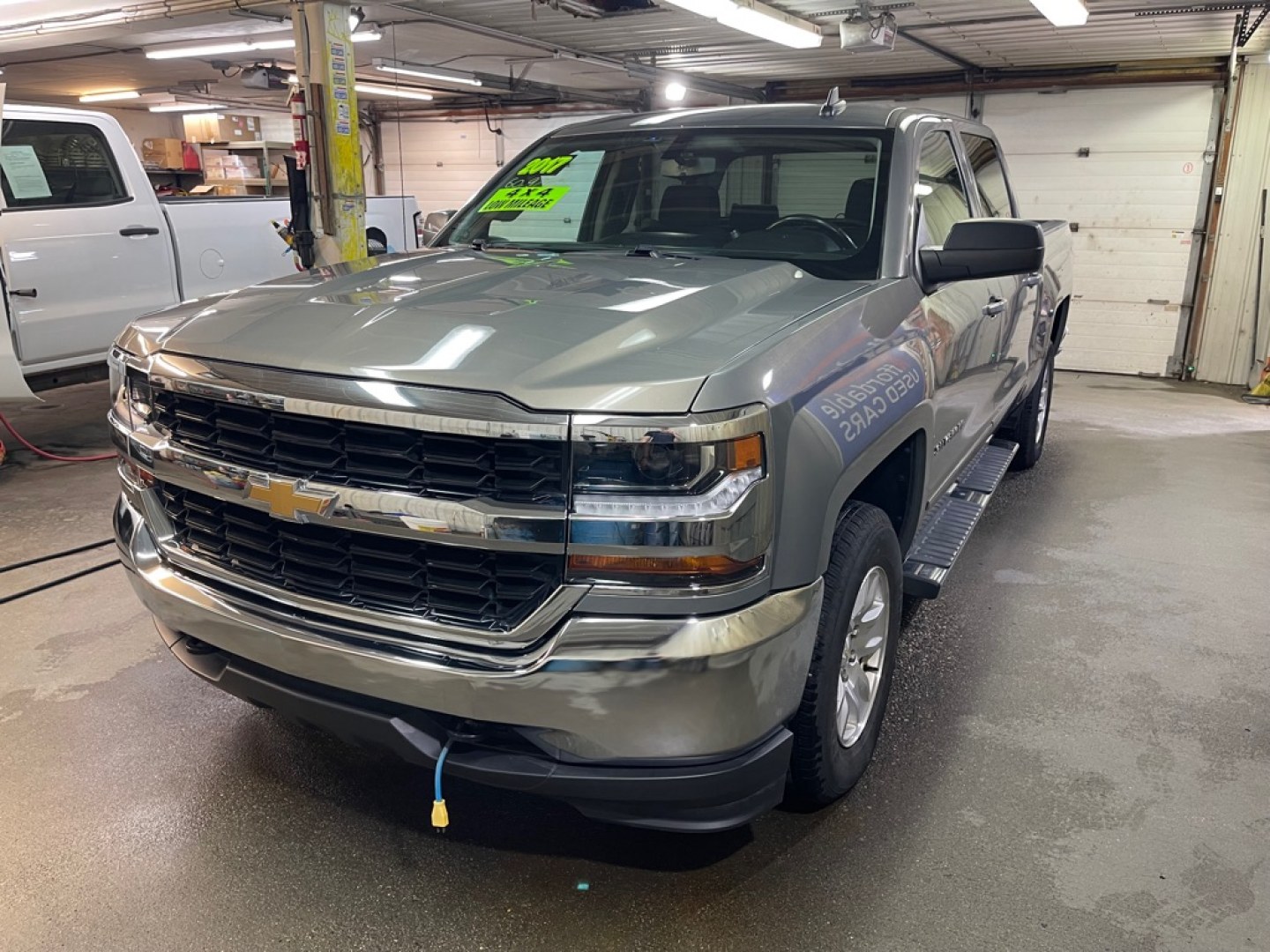 2017 SILVER CHEVROLET SILVERADO 1500 LT (3GCUKREC3HG) with an 5.3L engine, Automatic transmission, located at 2525 S. Cushman, Fairbanks, AK, 99701, (907) 452-5707, 64.824036, -147.712311- Photo#1