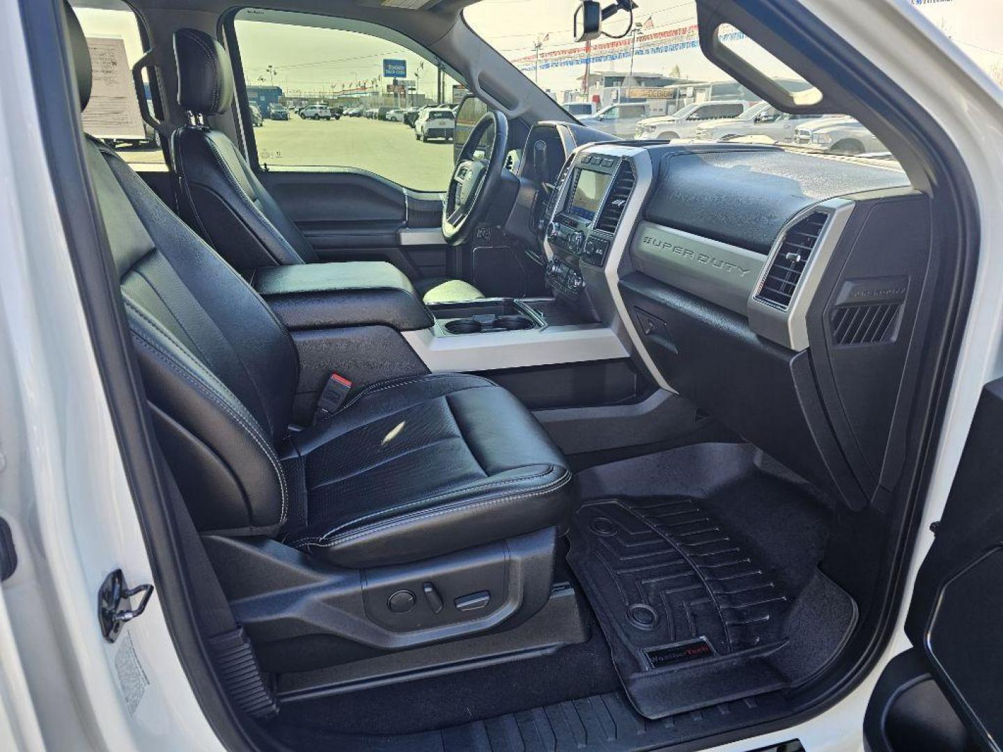 2020 WHITE FORD F350 SUPER DUTY (1FT8W3BT4LE) with an 6.7L engine, Automatic transmission, located at 2525 S. Cushman, Fairbanks, AK, 99701, (907) 452-5707, 64.824036, -147.712311 - Photo#3