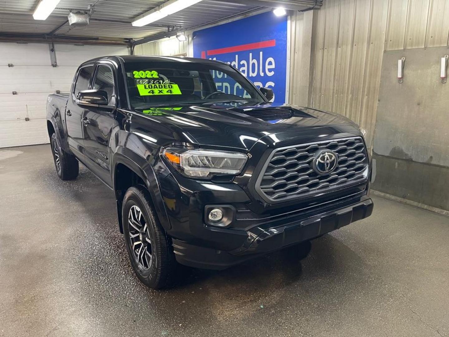 2022 BLACK TOYOTA TACOMA DOUBLE CAB (3TMDZ5BN7NM) with an 3.5L engine, Automatic transmission, located at 2525 S. Cushman, Fairbanks, AK, 99701, (907) 452-5707, 64.824036, -147.712311 - Photo#0
