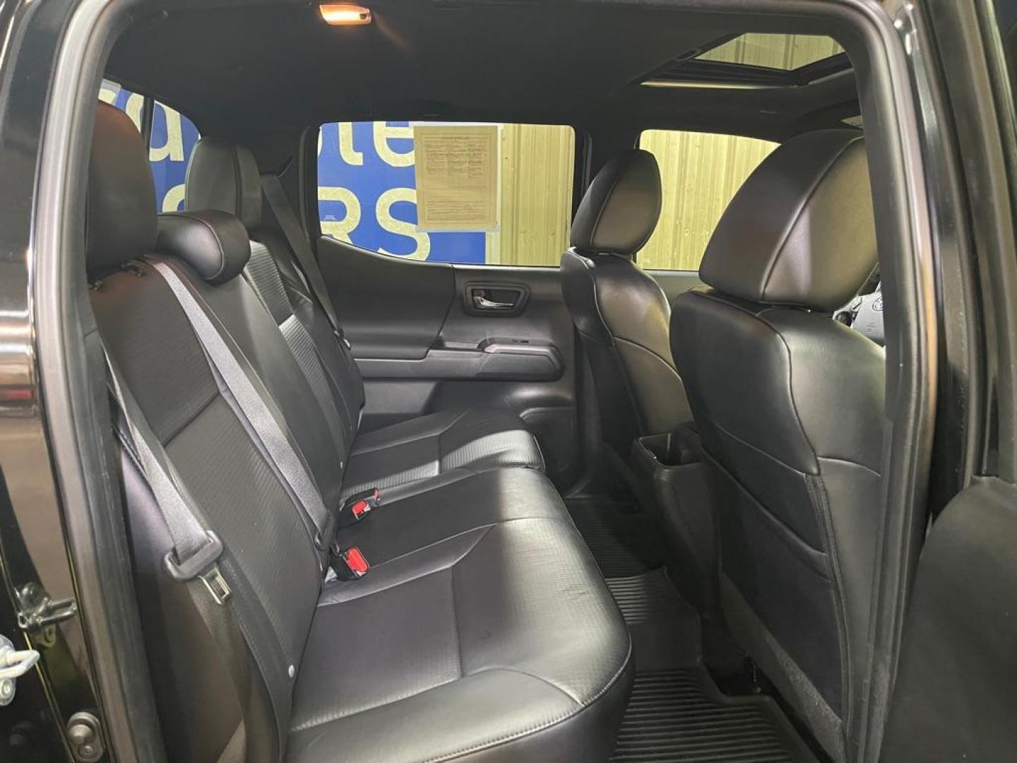 2022 BLACK TOYOTA TACOMA DOUBLE CAB (3TMDZ5BN7NM) with an 3.5L engine, Automatic transmission, located at 2525 S. Cushman, Fairbanks, AK, 99701, (907) 452-5707, 64.824036, -147.712311 - Photo#4