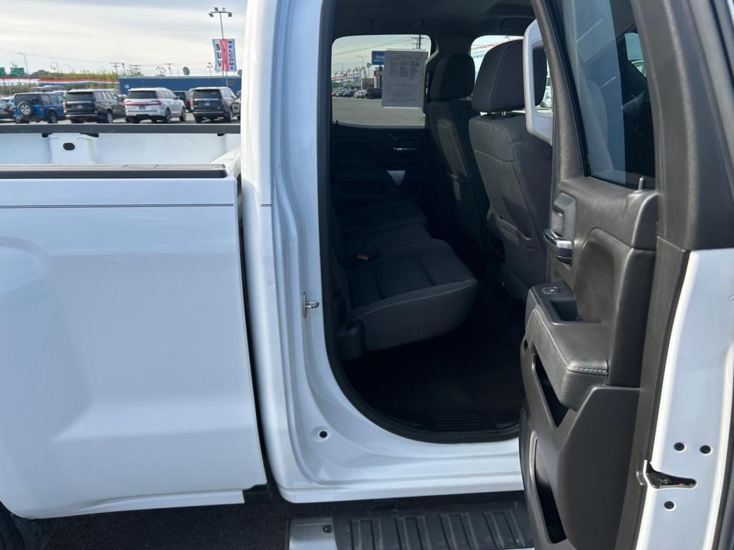 2016 WHITE CHEVROLET SILVERADO 1500 LT (1GCVKREC4GZ) with an 5.3L engine, Automatic transmission, located at 2525 S. Cushman, Fairbanks, AK, 99701, (907) 452-5707, 64.824036, -147.712311 - Photo#5