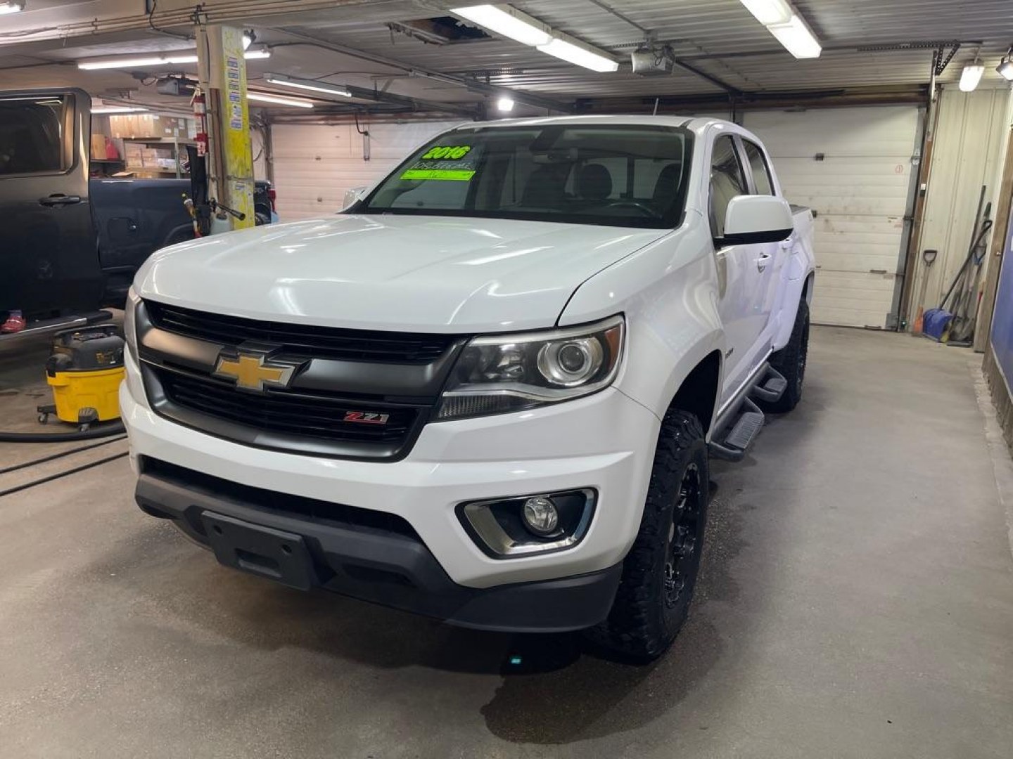 2016 WHITE CHEVROLET COLORADO Z71 (1GCGSDE31G1) with an 3.6L engine, Automatic transmission, located at 2525 S. Cushman, Fairbanks, AK, 99701, (907) 452-5707, 64.824036, -147.712311- Photo#1